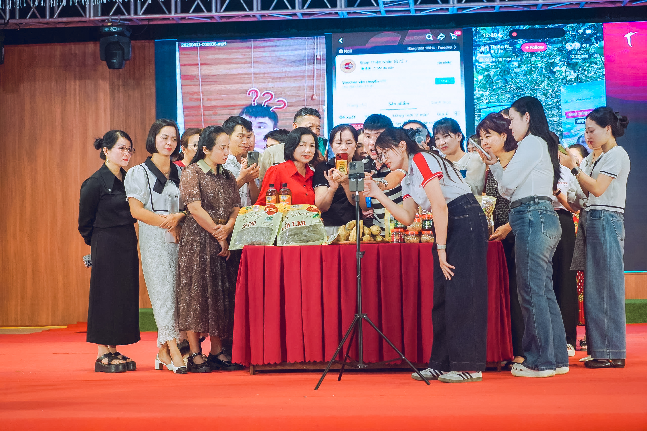 Viettel Post - Ảnh 1.