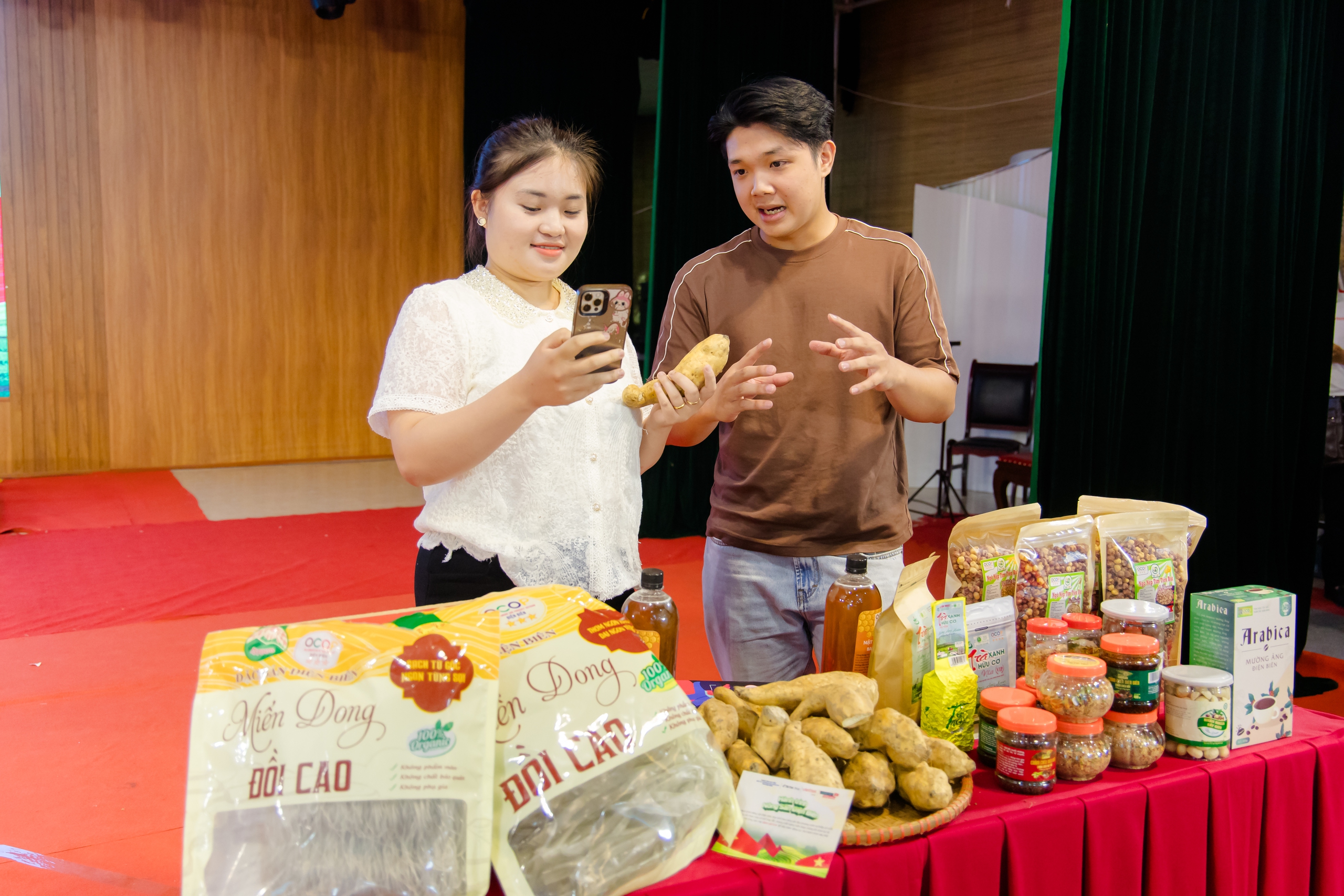 Viettel Post - Ảnh 2.