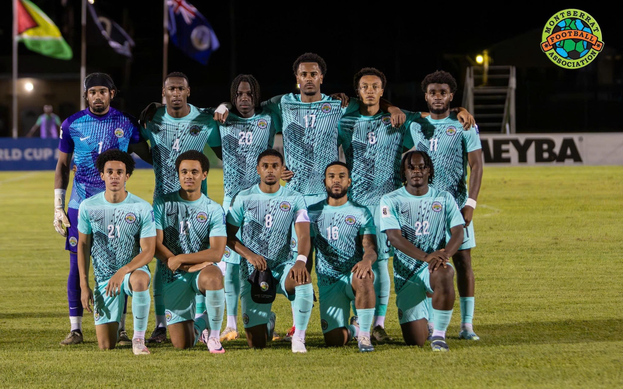 Cú phá bóng “đi vào lòng đất”, fan giật mình nhìn bóng… vào lưới - Ảnh 1.