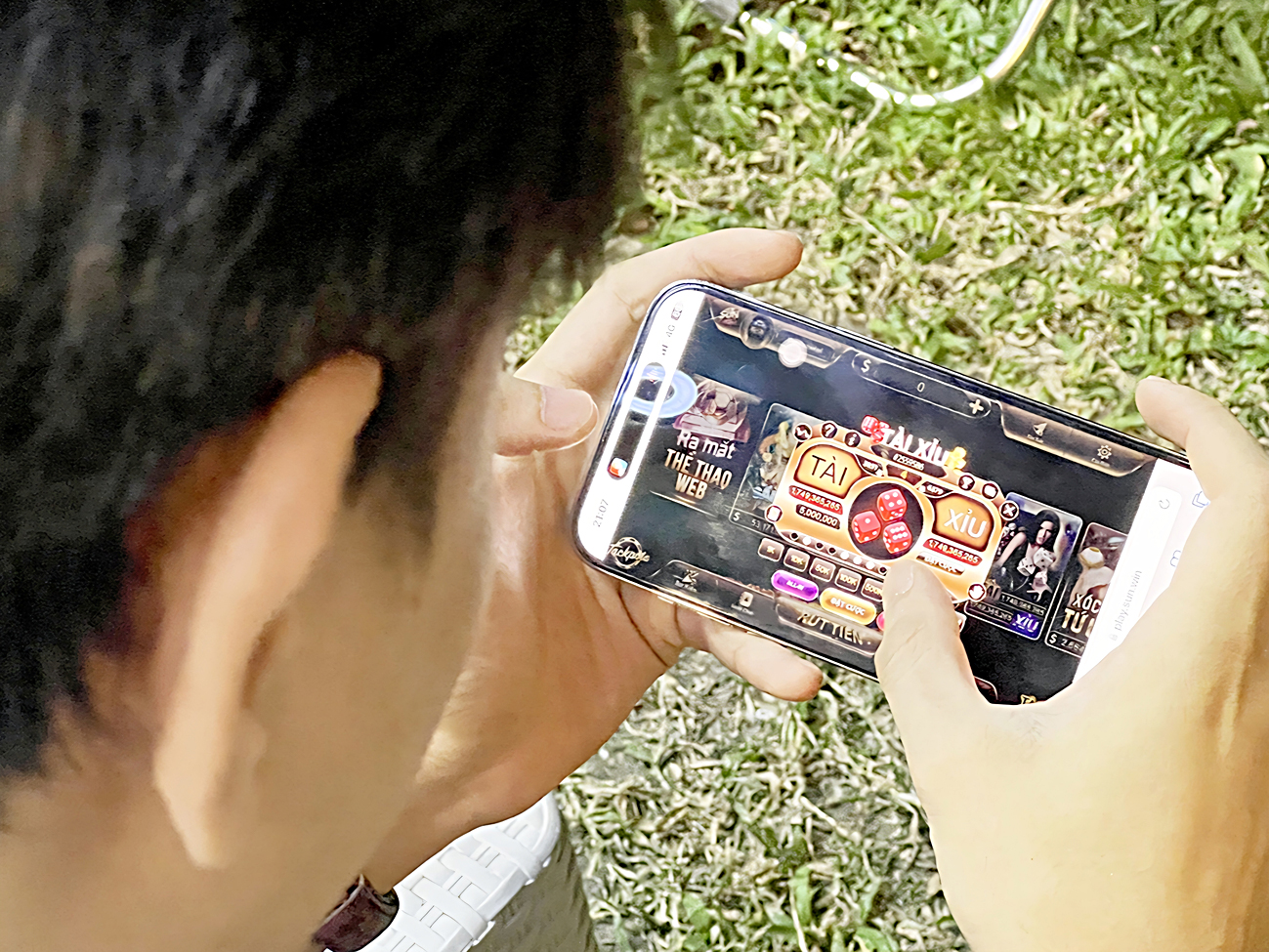 Khi hội nhóm mạng xã hội dẫn lối lệch lạc - Kỳ 4: Bẫy 'dễ kiếm tiền' tấn công những đứa trẻ - Ảnh 1.