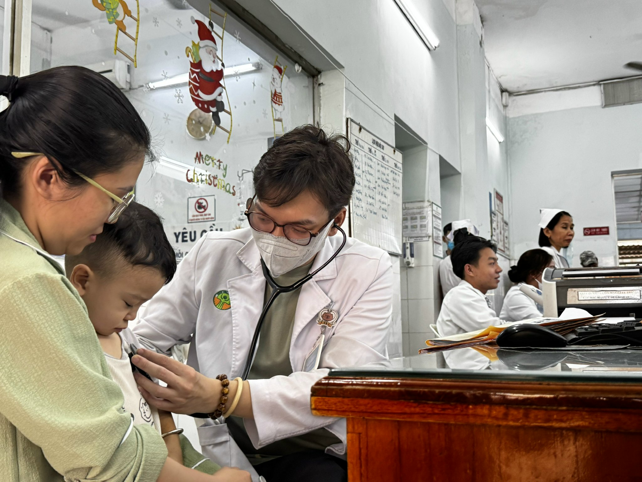 Bệnh nhi mắc bệnh hô hấp, tiêu hóa… tăng trong mùa nắng nóng, phòng bệnh thế nào? - Ảnh 1.