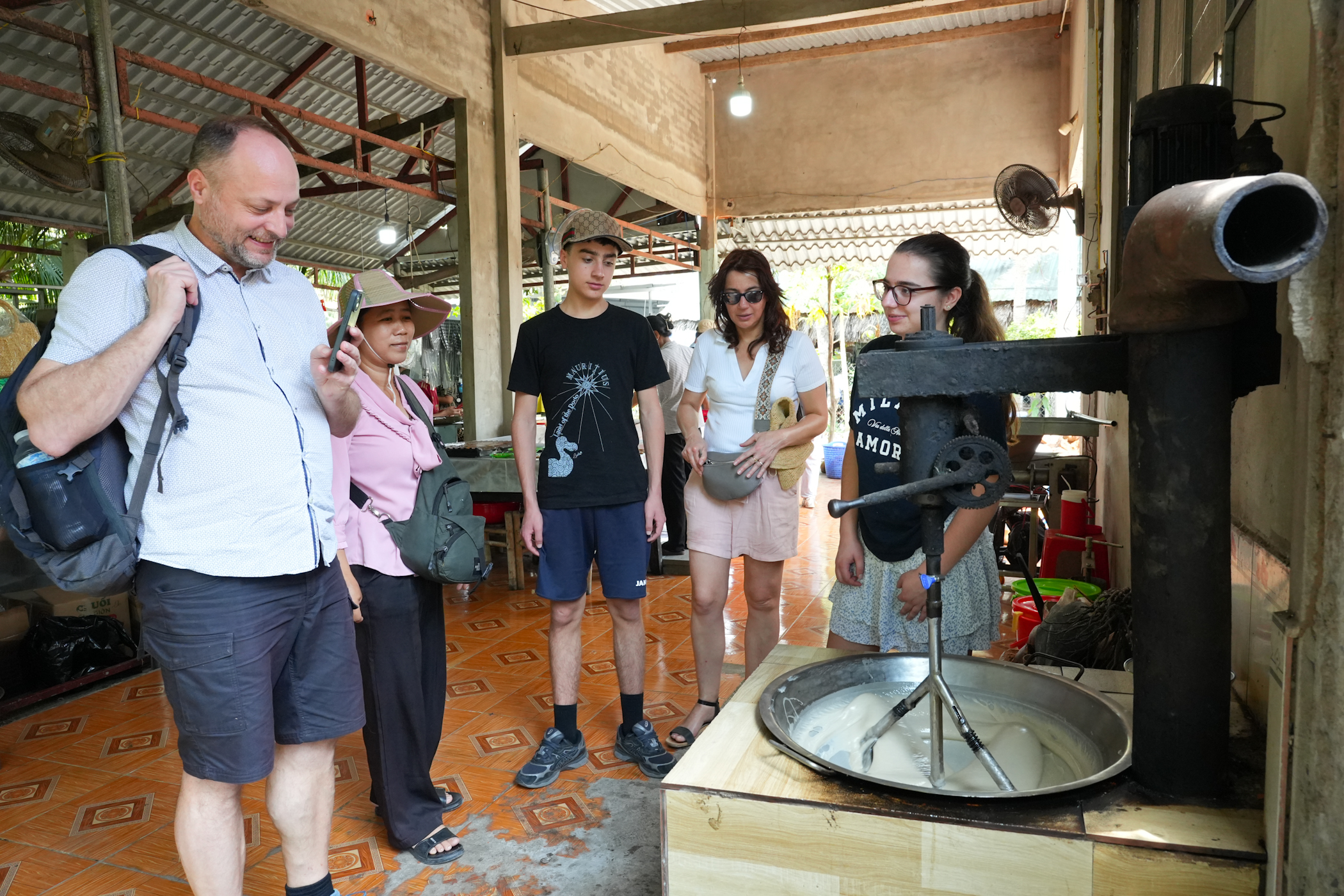 Du lịch gần nhà, nhưng không hề nhàm chán - Ảnh 2.