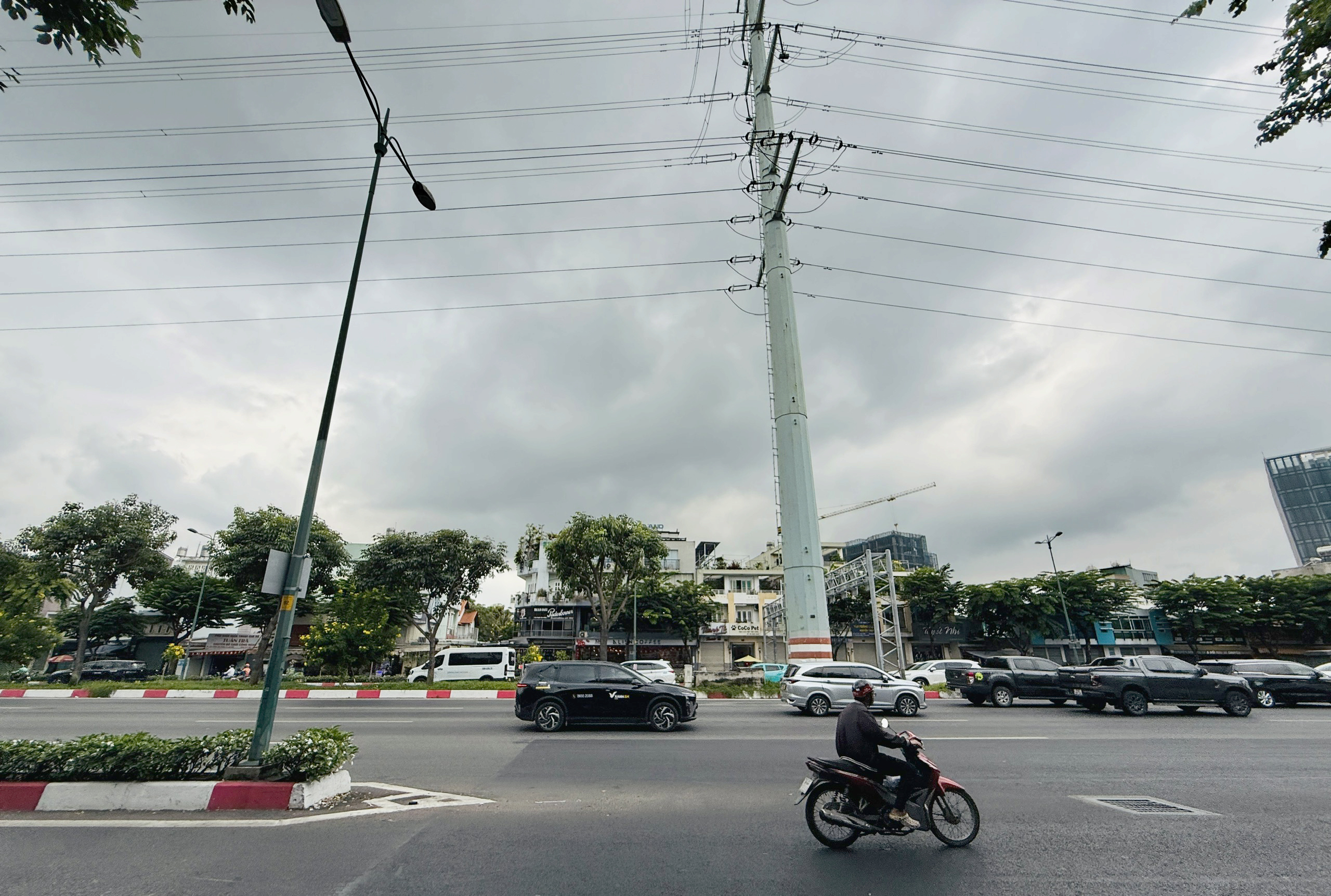 Chiều 14-4 nơi nào ở TP.HCM và Nam Bộ có mưa dông? - Ảnh 1.