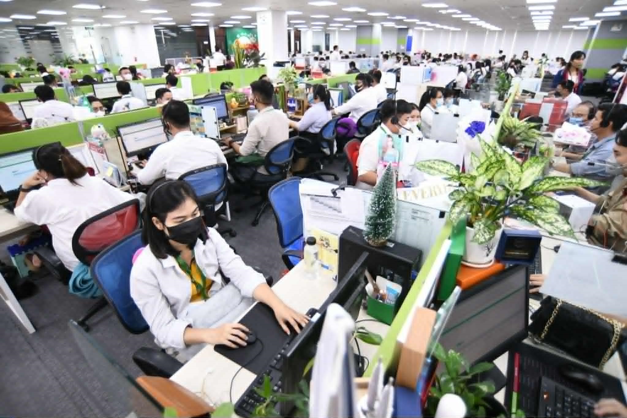 Chăm sóc sức khỏe tâm thần nơi công sở: Để người trẻ không phải tự 'chữa lành' - Ảnh 1. sức khỏe tâm thần - Ảnh 1.