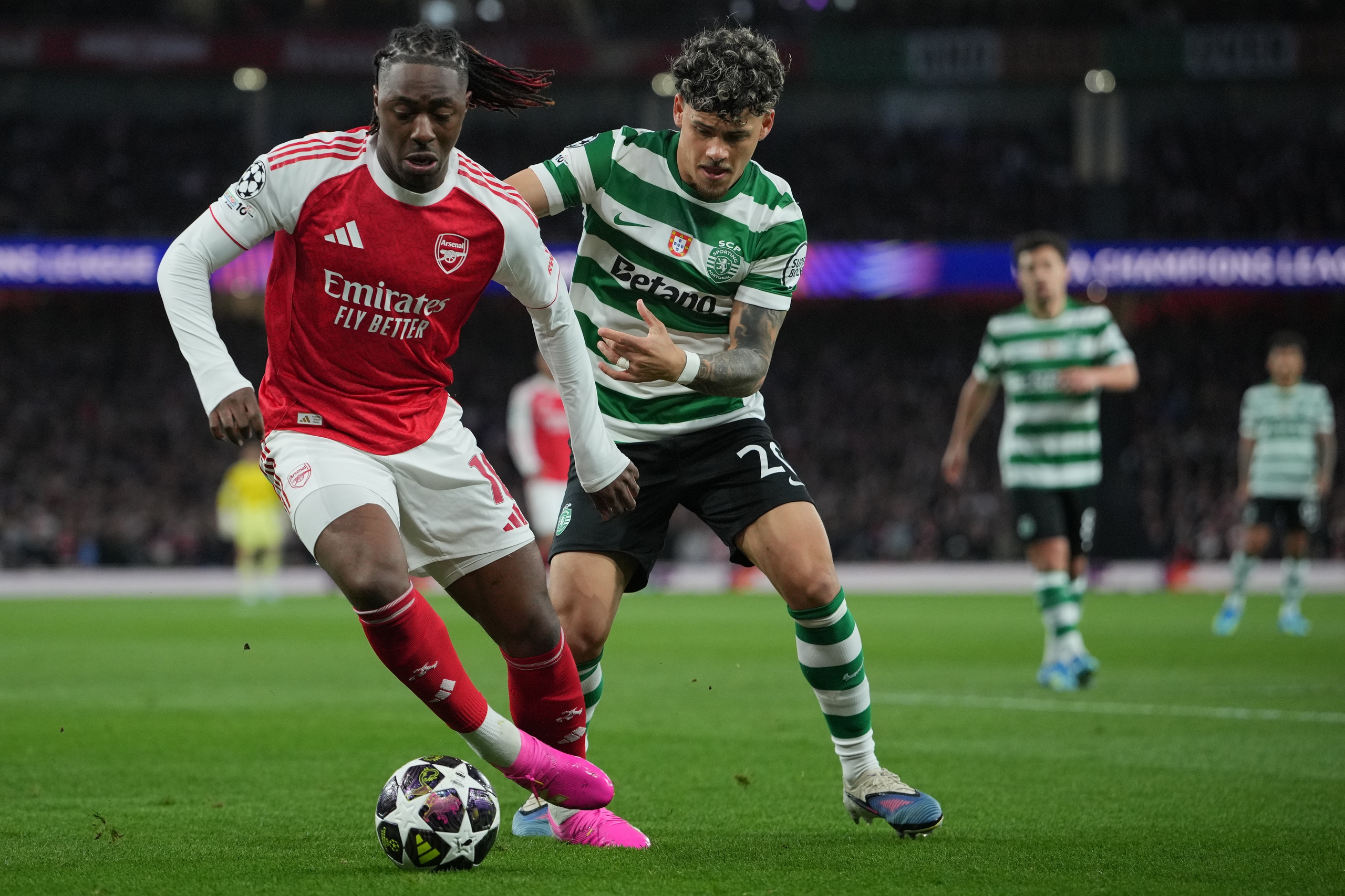 Arsenal vượt qua tứ kết Champions League một cách nhàm chán Arsenal - Ảnh 1.