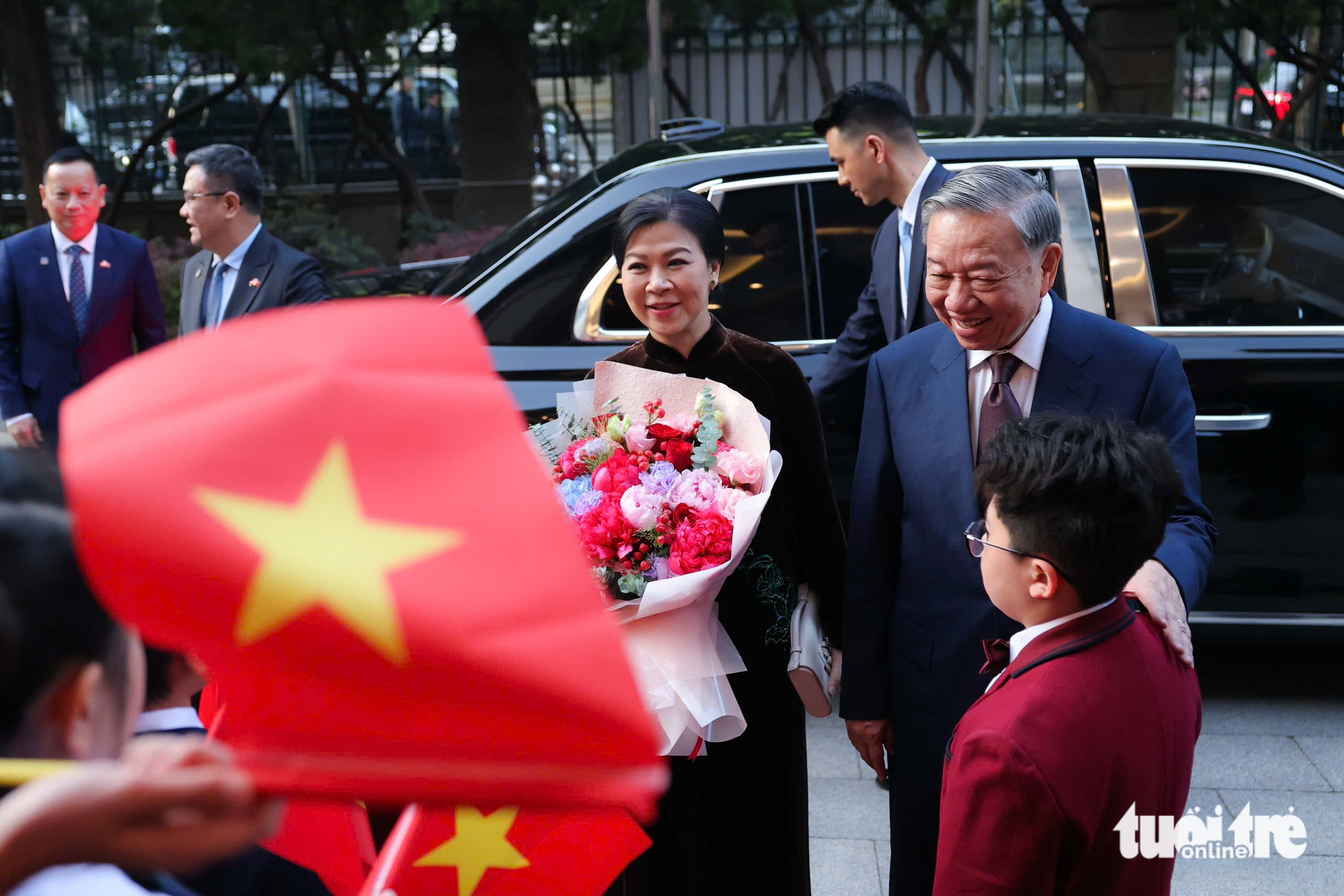 Vietnam’s top leader impressed by China's high-speed rail - Ảnh 4.