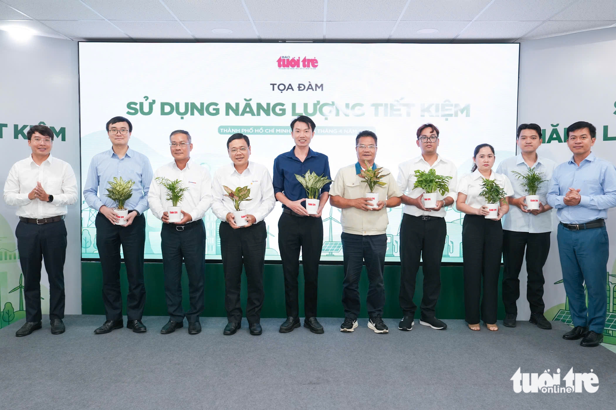 Đâu là giải pháp hữu hiệu để tiết kiệm điện trong mùa nắng nóng như đổ lửa? - Ảnh 13.