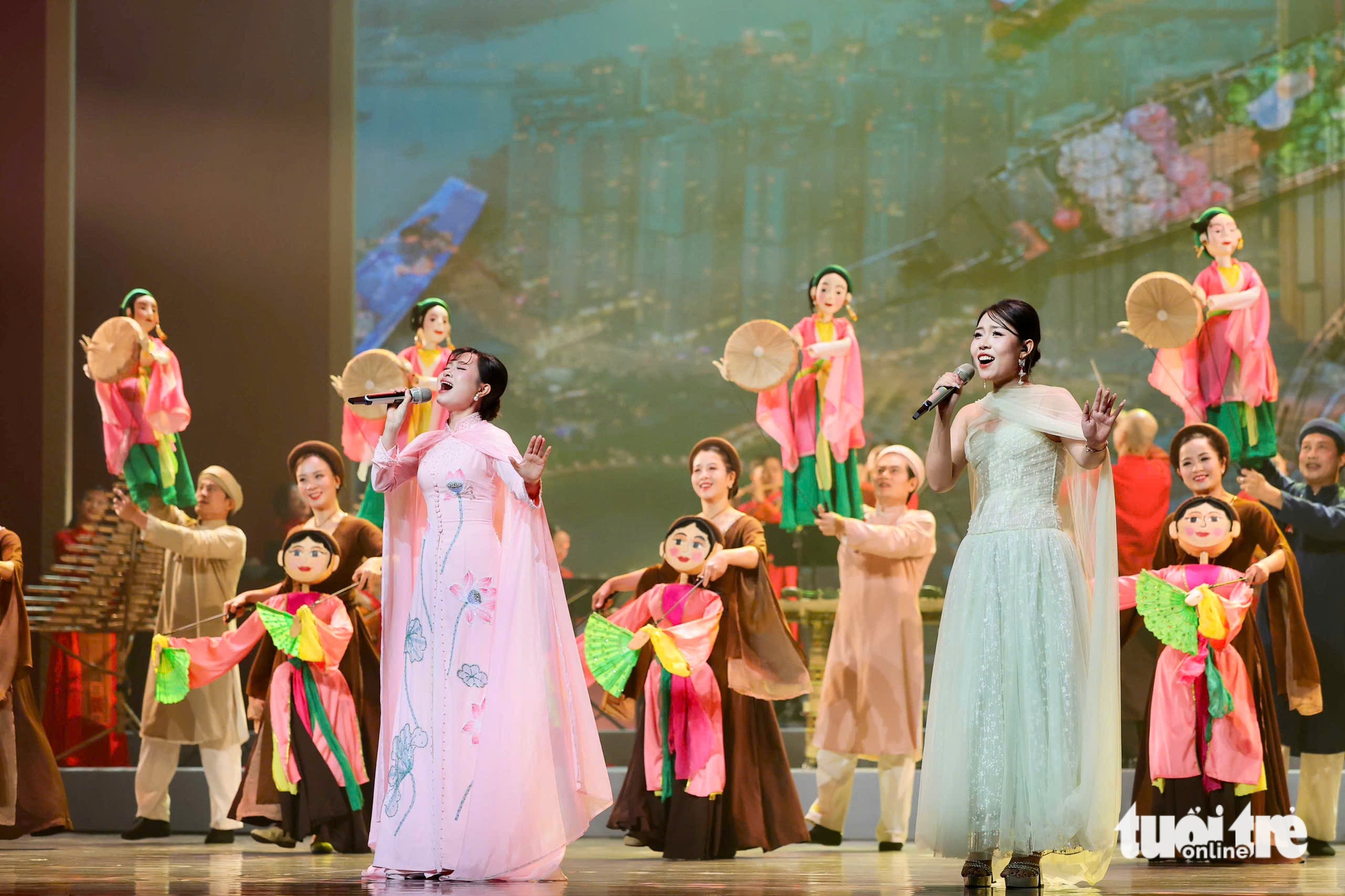 Nghệ thuật nối nhịp hữu nghị Việt Nam - Trung Quốc ở Bắc Kinh - Ảnh 2.