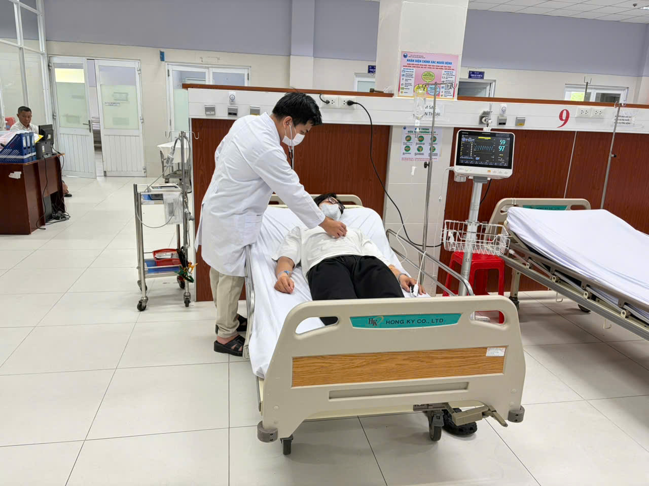 ngộ độc thực phẩm - Ảnh 1.