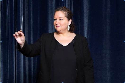 Hành Trình Giao Hưởng: Từ Paris Hoa Lệ Đến Sân Khấu Việt Nam Qua Tài Năng Của Nữ Nhạc Trưởng Zahia Ziouani