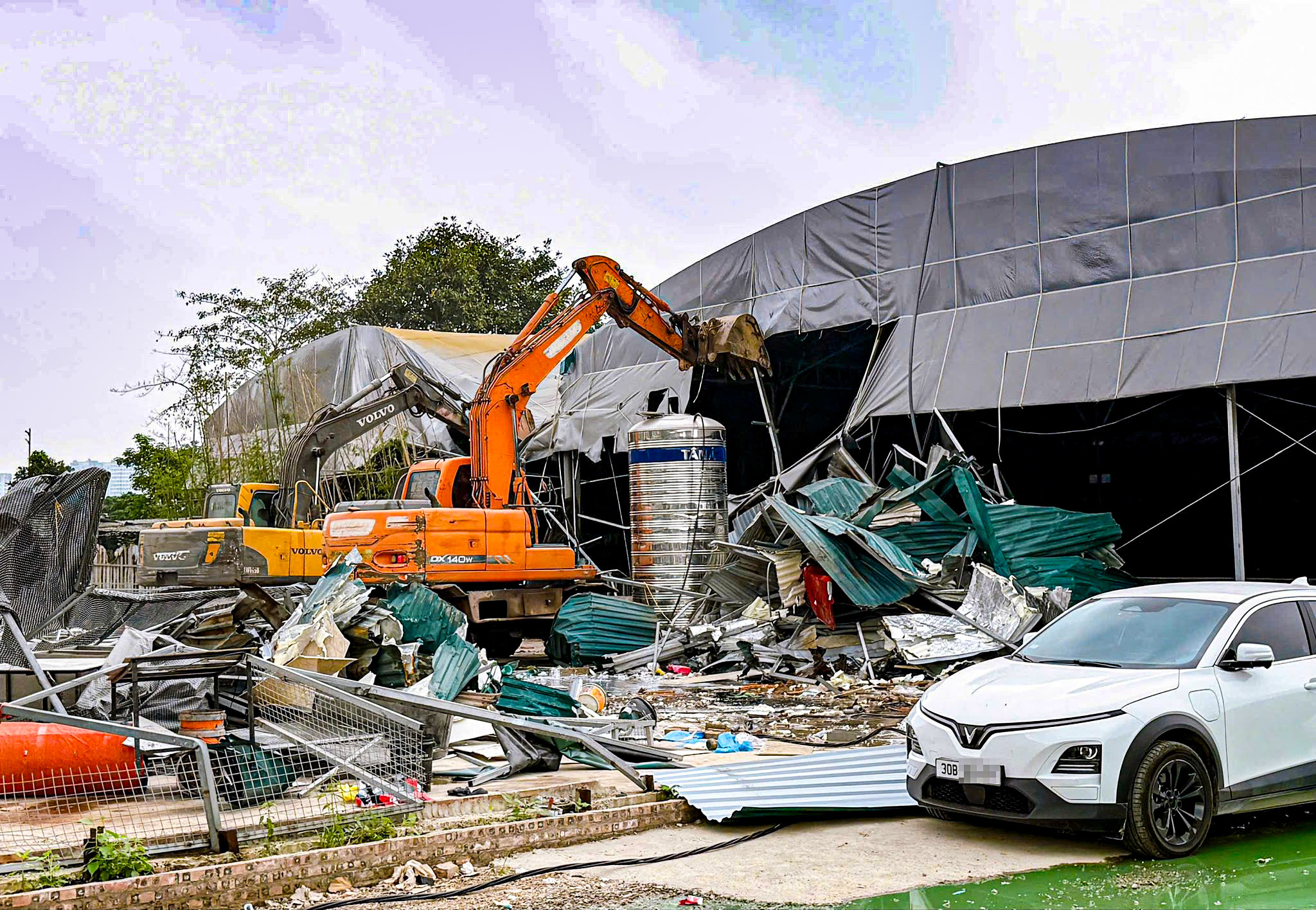 Chủ cụm sân pickleball lớn bậc nhất Hà Nội lên tiếng sau khi bị cưỡng chế phá dỡ - Ảnh 1.