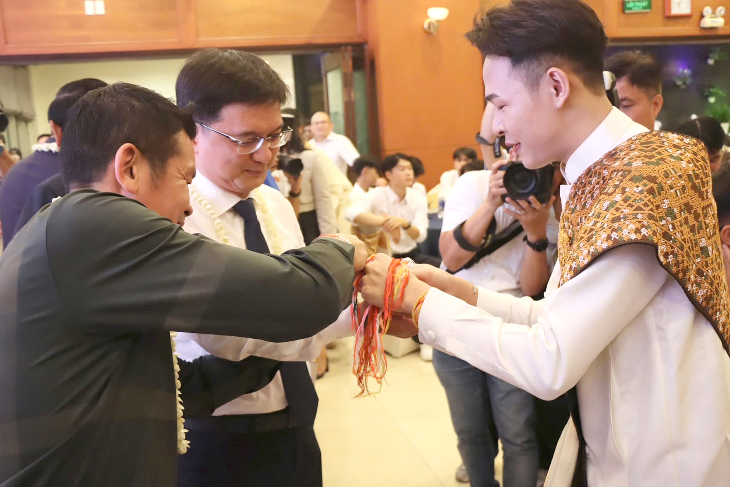 Sinh viên Lào và Campuchia Tưng Bừng Giao Lưu Văn Nghệ Tại TP.HCM