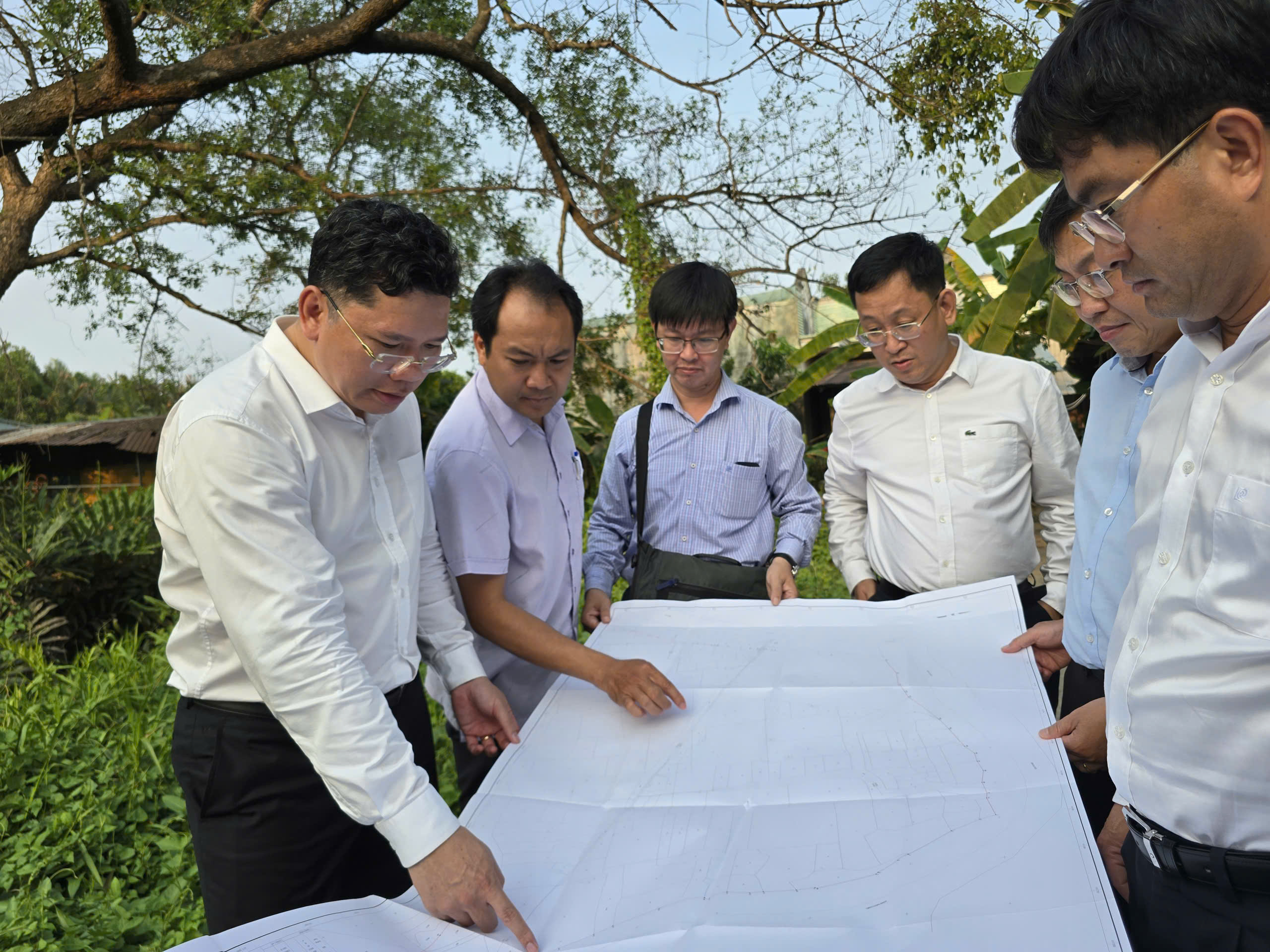 Phó chủ tịch TP.HCM Hoàng Nguyên Dinh: Sớm bố trí tái định cư cho Khu thể thao Rạch Chiếc - Ảnh 1.