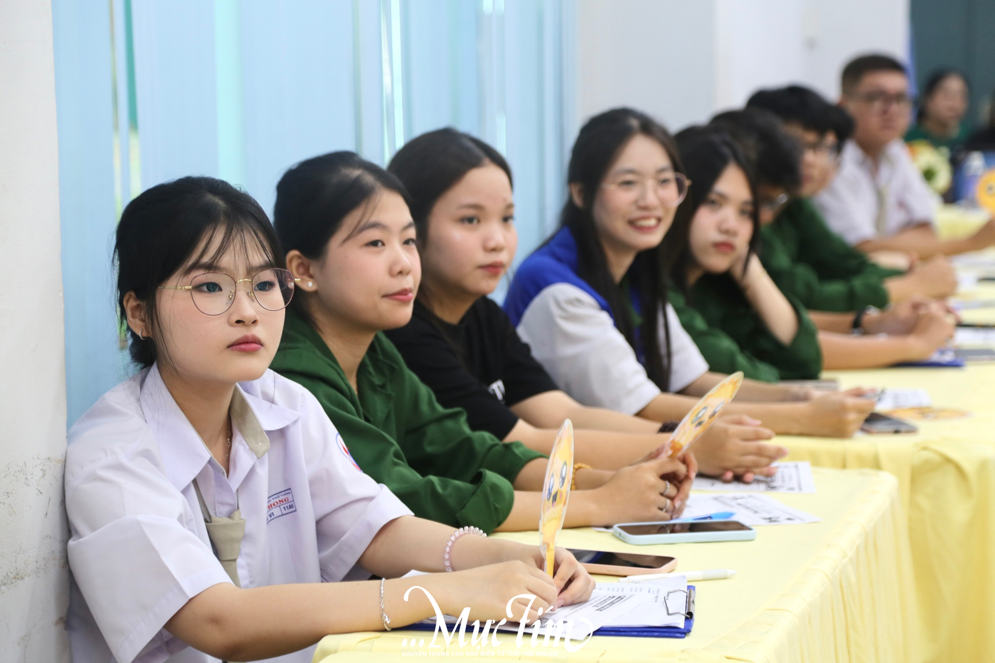 Tiết học tiếng Anh kết hợp AI cùng âm nhạc, diễn kịch tại Trường THPT Tân Phong- Ảnh 1.