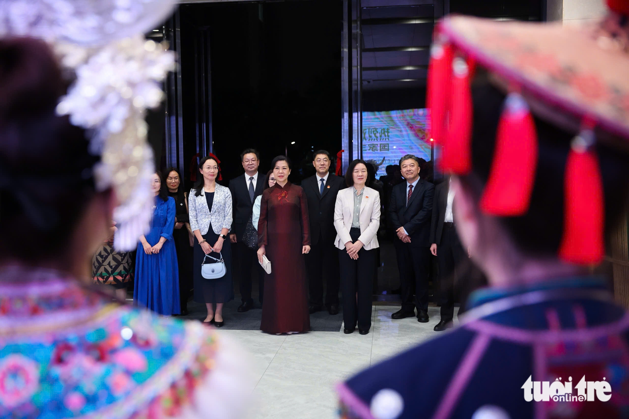 Phu nhân Ngô Phương Ly tại điểm hẹn của những âm vang hữu nghị Việt - Trung - Ảnh 2.