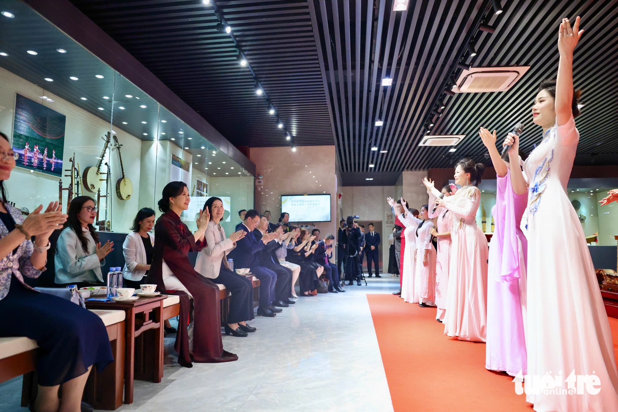 Phu nhân Ngô Phương Ly tại điểm hẹn của những âm vang hữu nghị Việt - Trung - Ảnh 4.