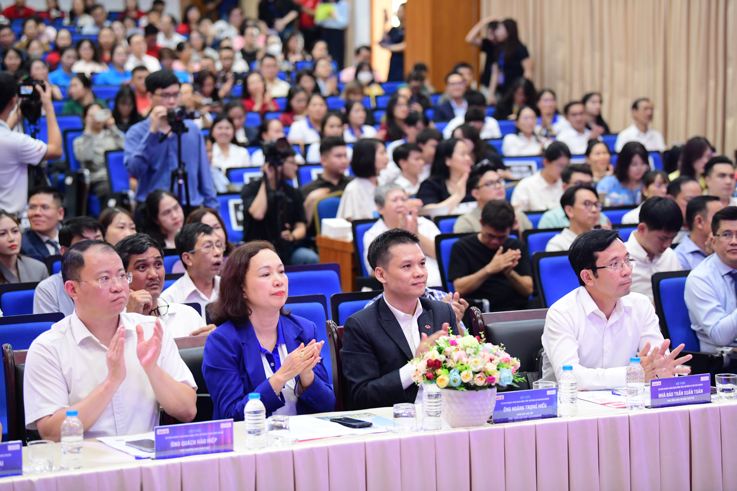 Gần 400 hộ kinh doanh, tiểu thương dự hội thảo về thuế: Hỗ trợ hộ kinh doanh hiểu đúng, làm đúng - Ảnh 8.