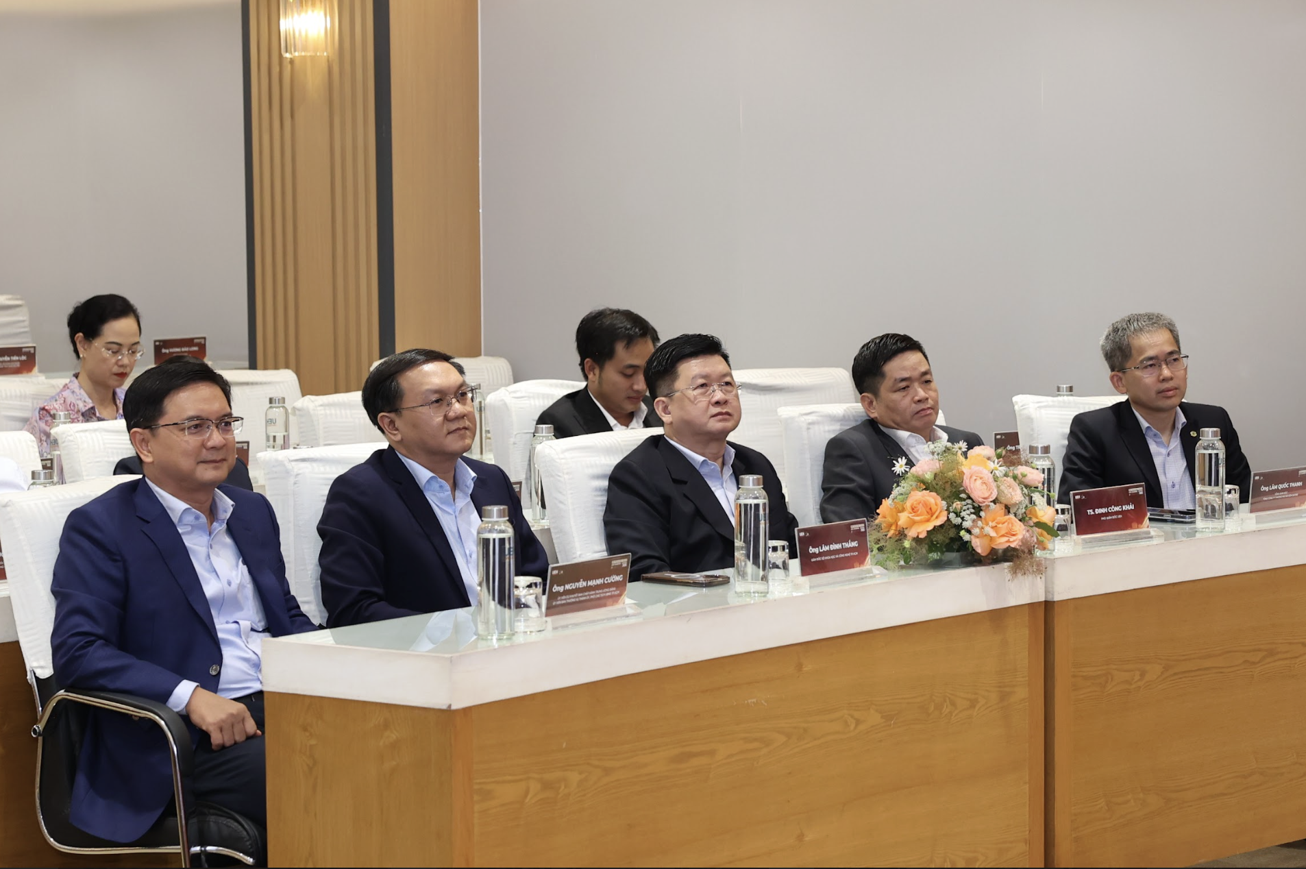 TP.HCM muốn bắt tay đại học, viện nghiên cứu để gỡ bài toán lớn về tăng trưởng - Ảnh 3.