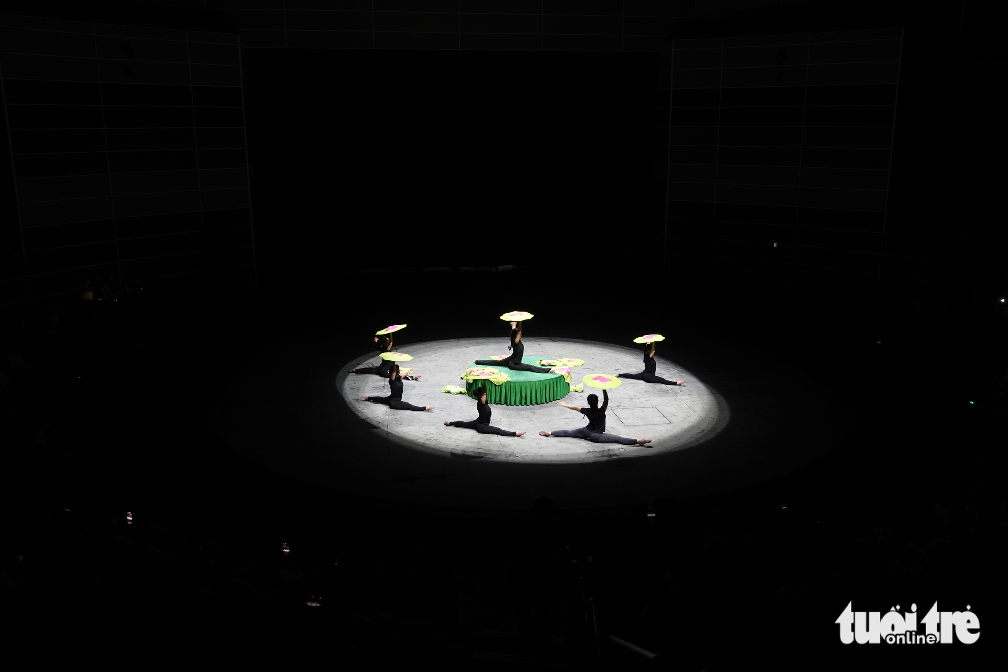 Khán giả thích thú trải nghiệm rạp xiếc top 9 thế giới tại TP.HCM - Ảnh 4.