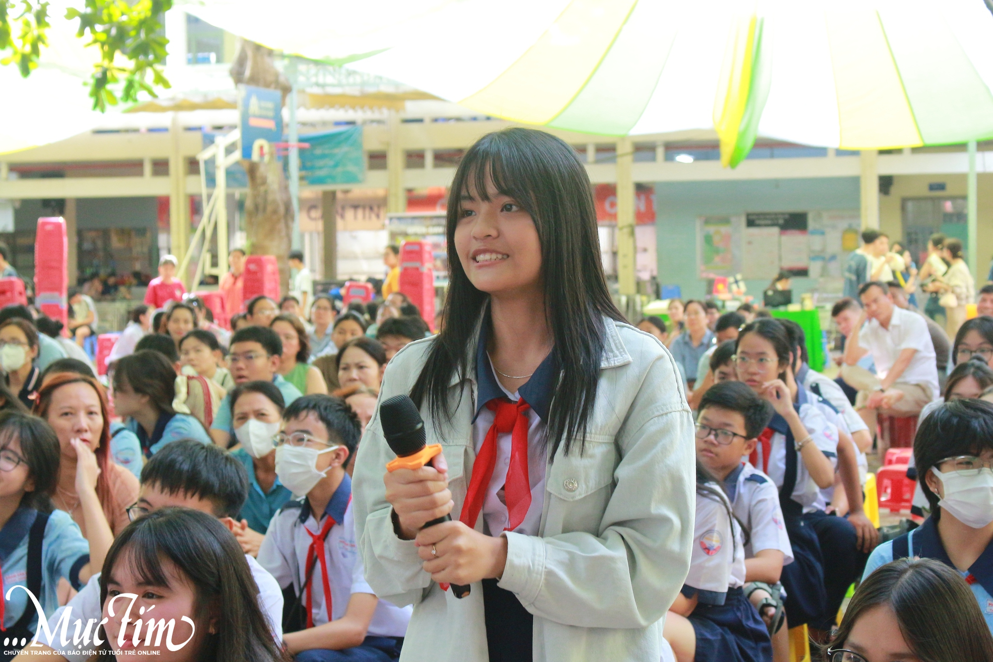 Học sinh lớp 9 mê mẩn trải nghiệm robot, AI tại Trường THPT Nguyễn Công Trứ - Ảnh 5.