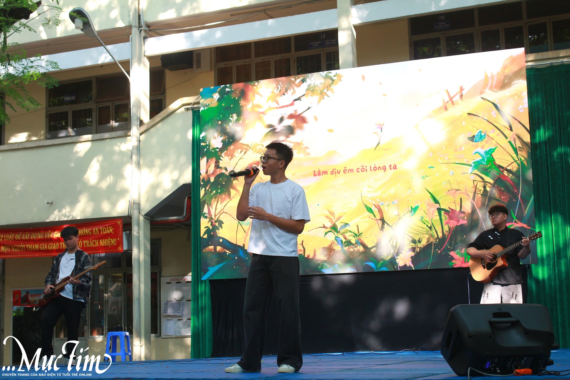 Học sinh lớp 9 mê mẩn trải nghiệm robot, AI tại Trường THPT Nguyễn Công Trứ - Ảnh 6.