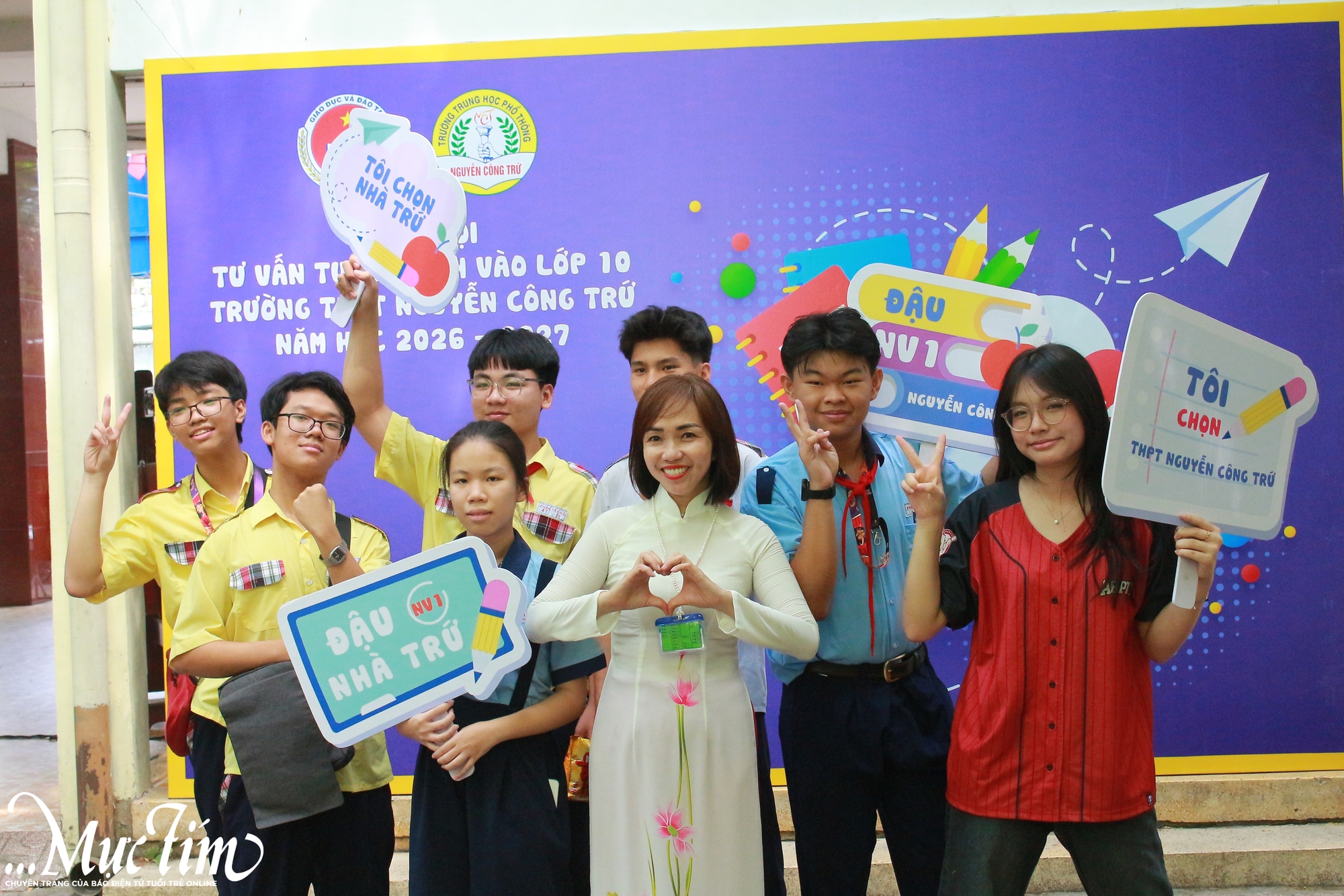 Học sinh lớp 9 mê mẩn trải nghiệm robot, AI tại Trường THPT Nguyễn Công Trứ - Ảnh 9.