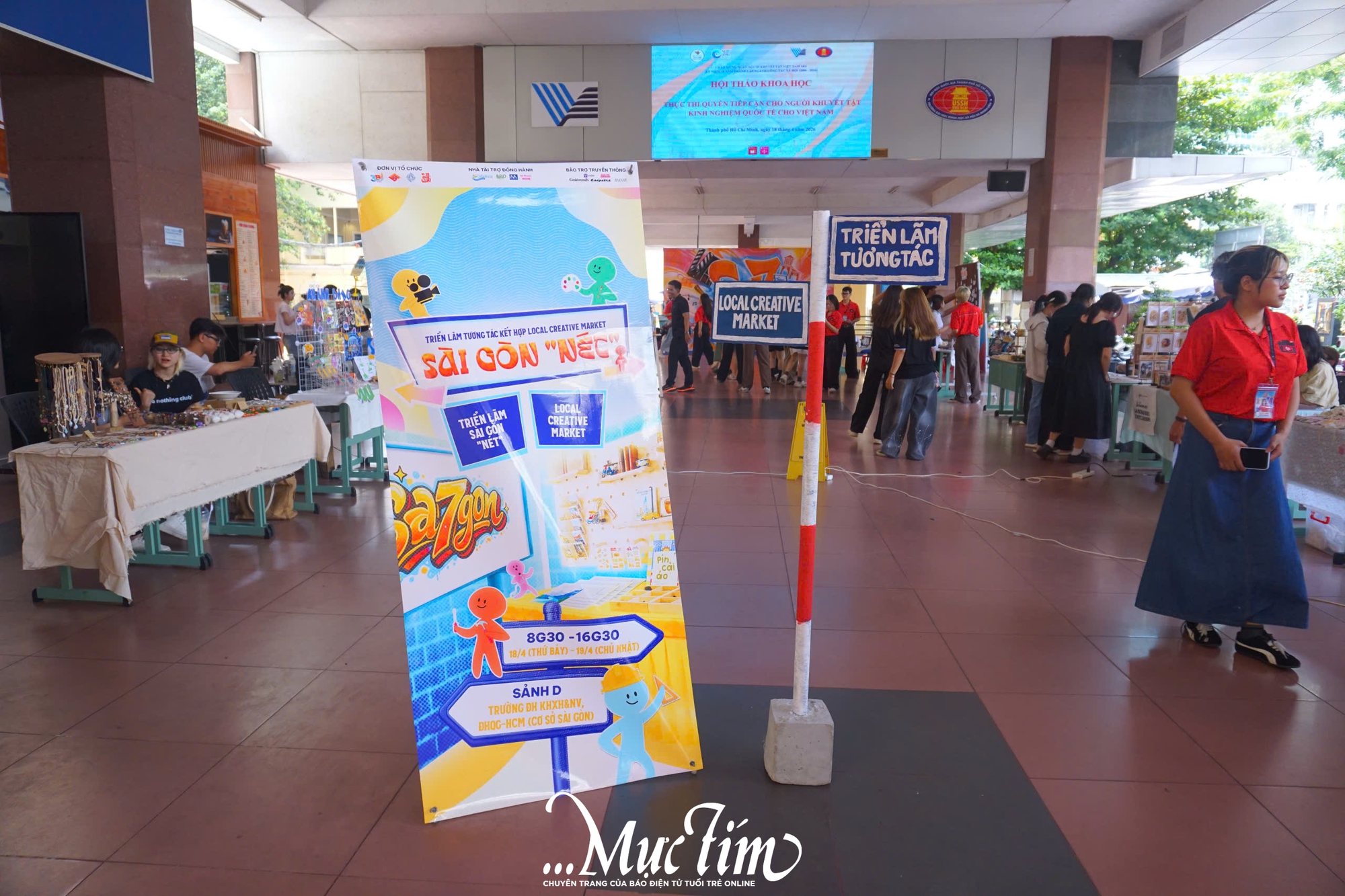 Sinh viên Trường Đại học Khoa học Xã hội và Nhân văn mở triển lãm tái hiện Sài Gòn thu nhỏ - Ảnh 2.