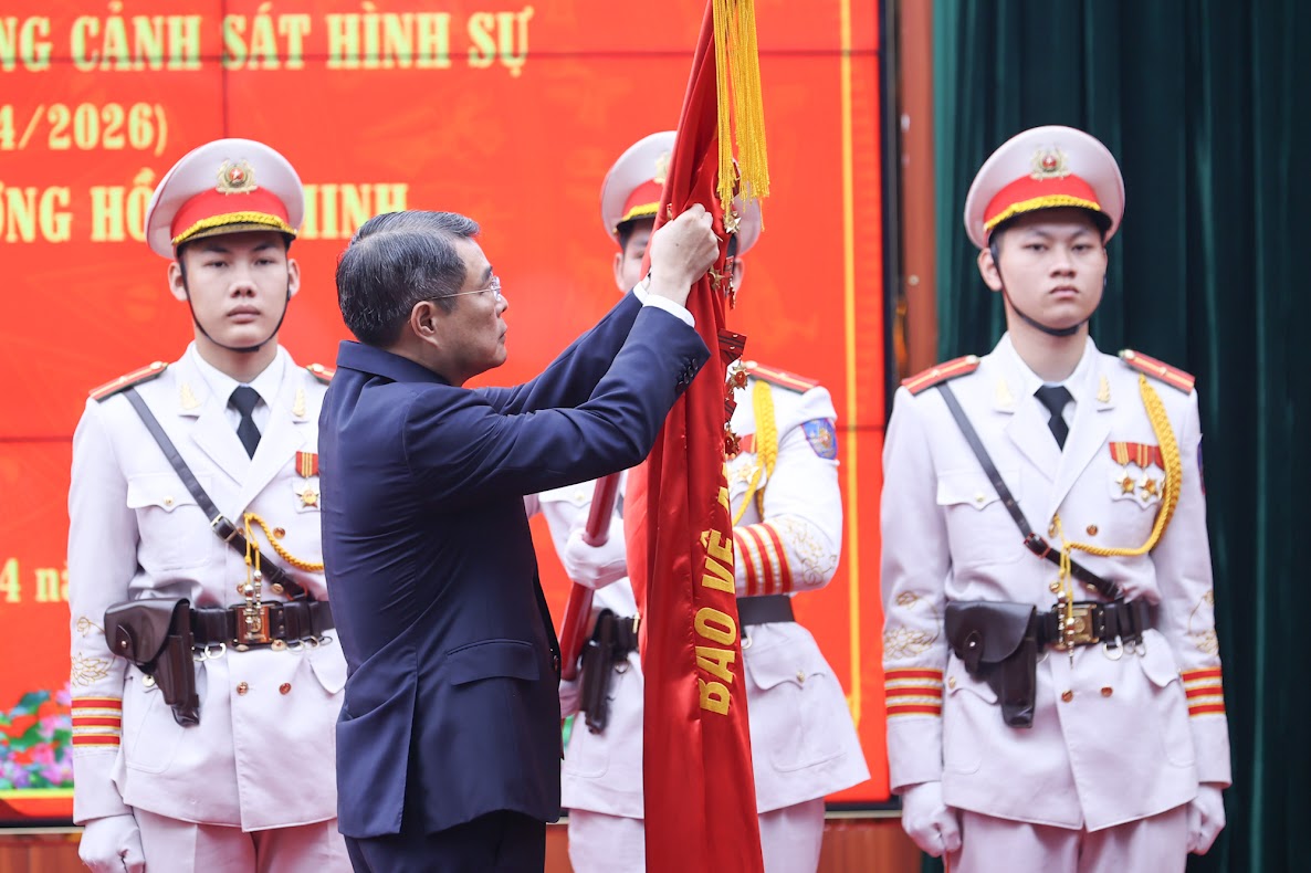 Thủ tướng: Cảnh sát hình sự không chỉ giỏi 'đánh án', mà còn giỏi vận động quần chúng - Ảnh 1.