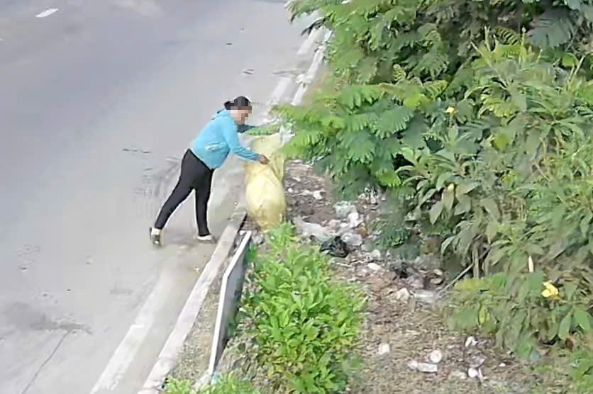 Ho Chi Minh City fines 2 $57 each for illegal dumping after CCTV review - Ảnh 1.