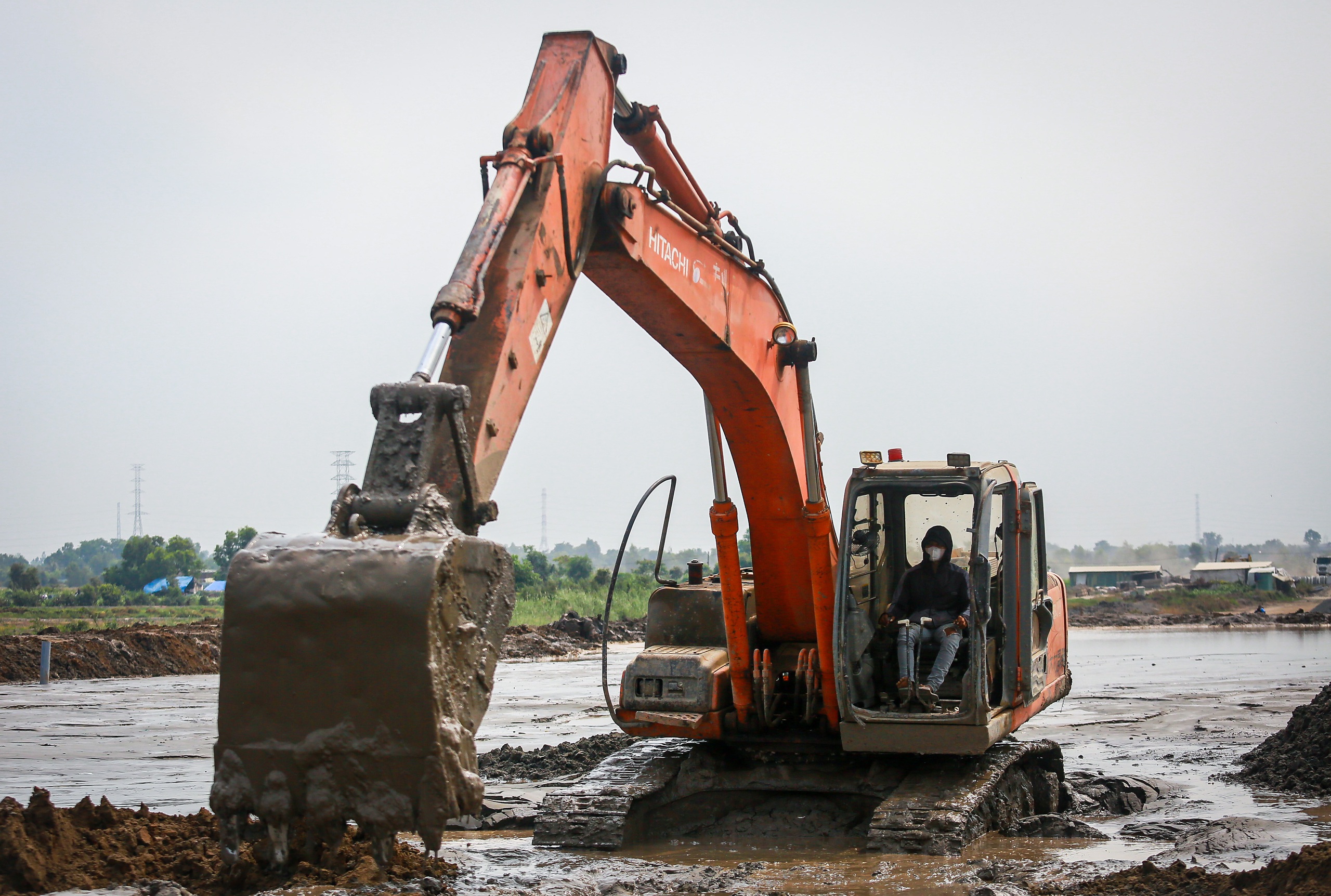 Tăng tốc xử lý đất yếu đoạn phía tây vành đai 3 TP.HCM sau phản ánh của Tuổi Trẻ - Ảnh 4.