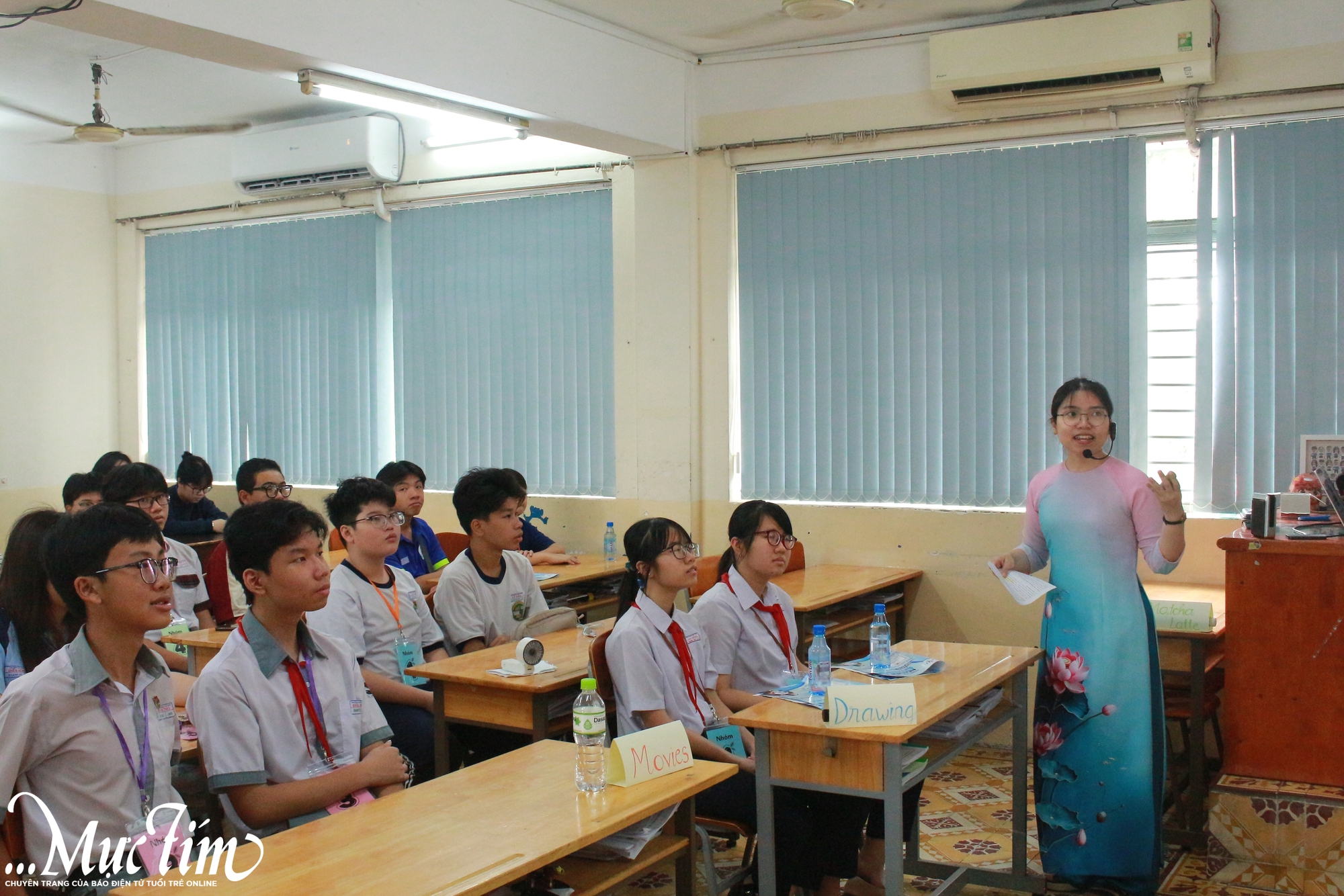 Học sinh lớp 9 thích thú tham gia tiết học trải nghiệm tại Trường THPT Nguyễn Du- Ảnh 1.