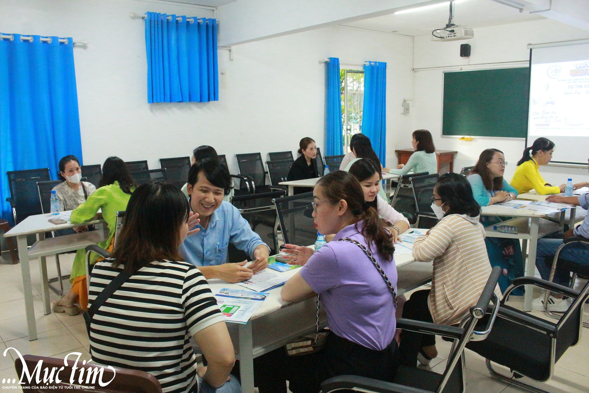 Học sinh lớp 9 thích thú tham gia tiết học trải nghiệm tại Trường THPT Nguyễn Du- Ảnh 2.