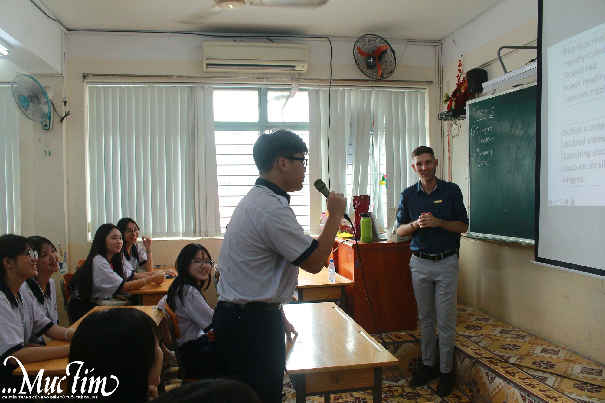 Học sinh lớp 9 thích thú tham gia tiết học trải nghiệm tại Trường THPT Nguyễn Du- Ảnh 4.