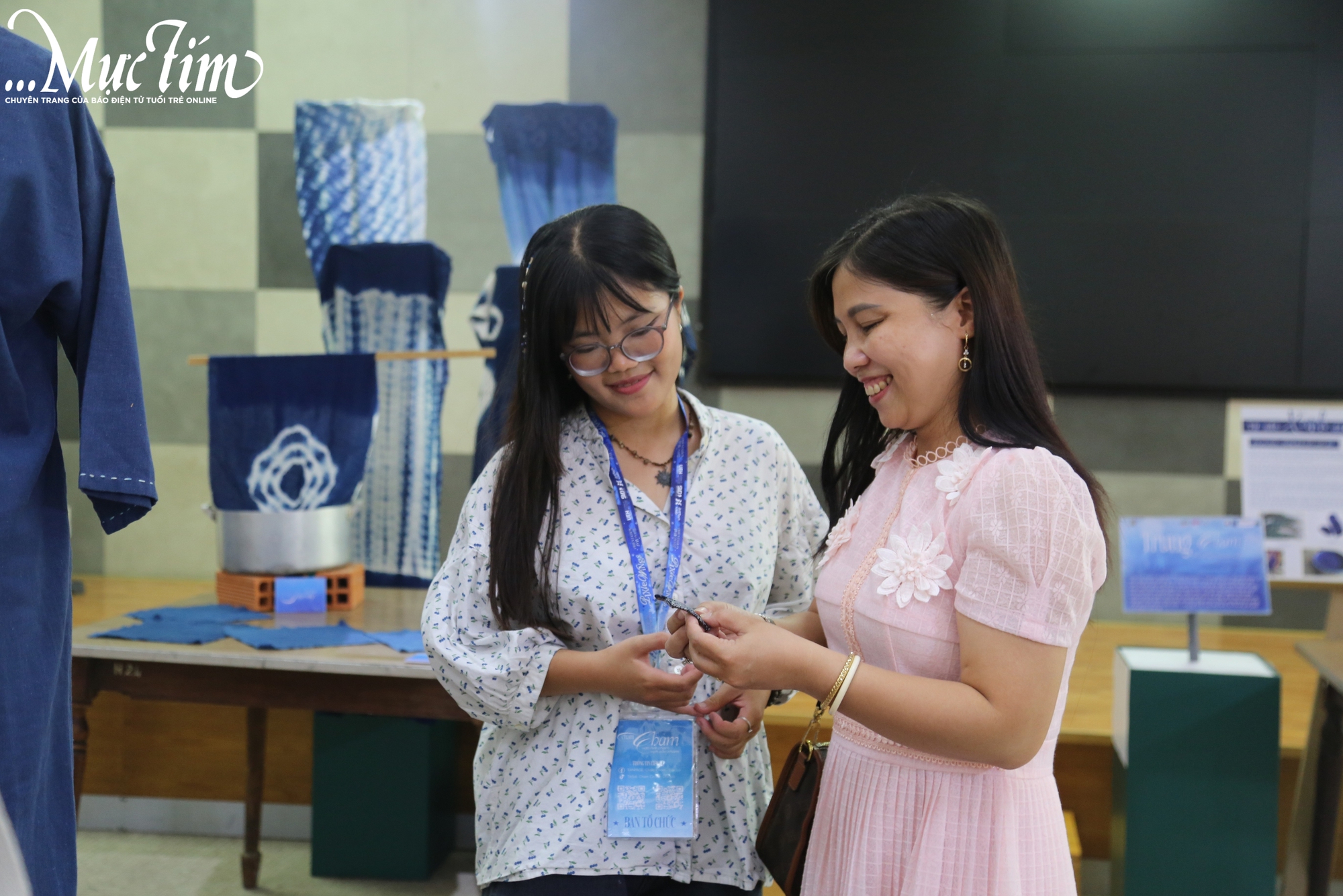 Người trẻ lan toả nghệ thuật nhuộm chàm truyền thống - Ảnh 3.