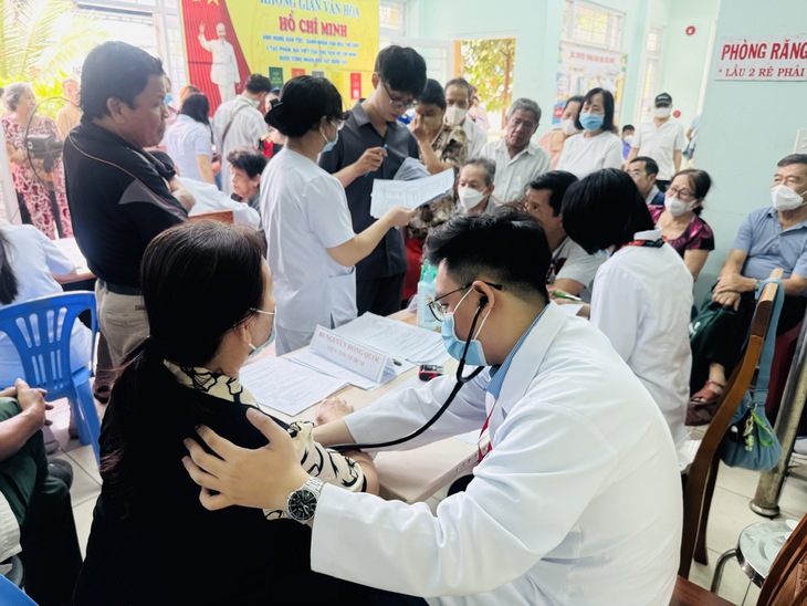 khám sức khỏe - Ảnh 1.