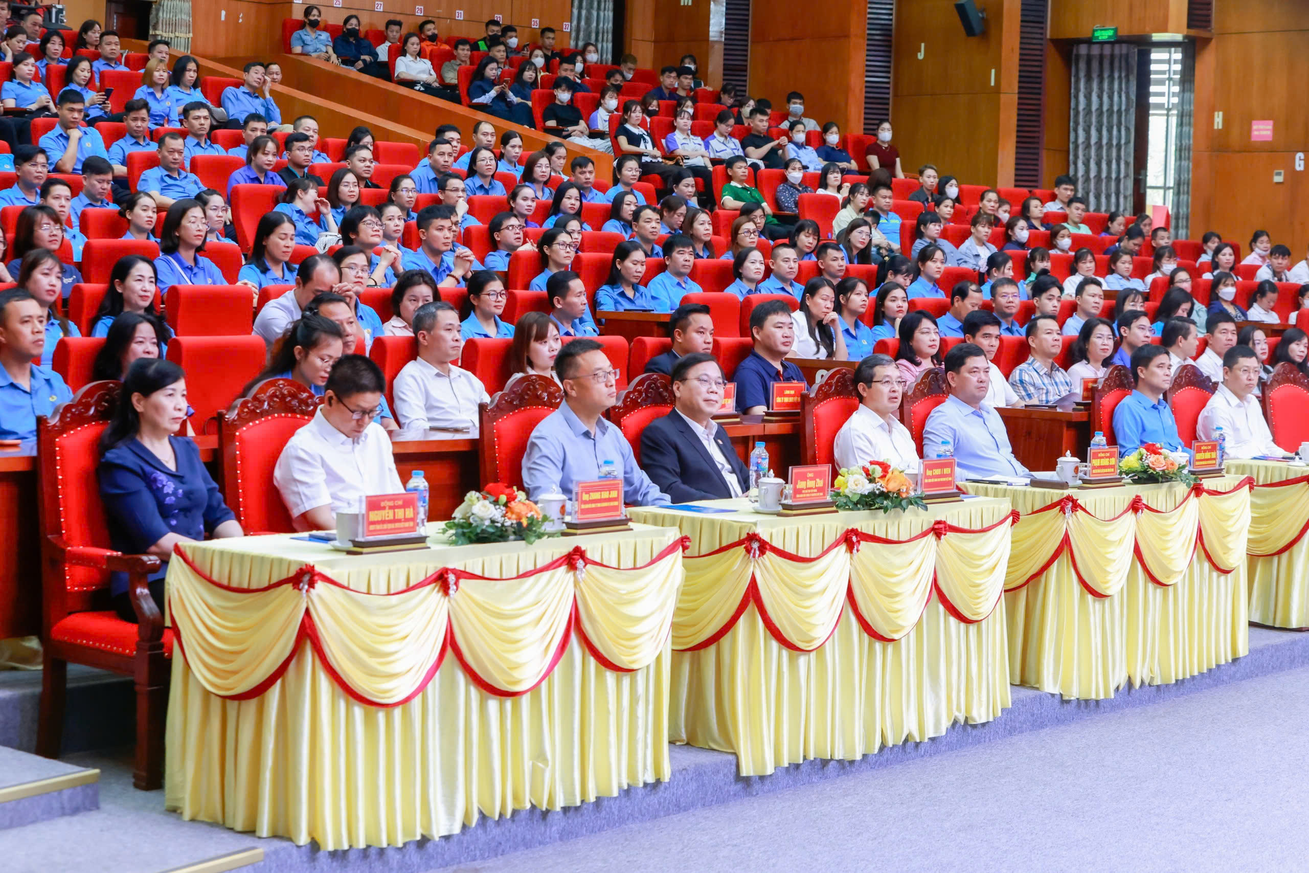 Đề xuất điều chỉnh lương tối thiểu để theo kịp giá xăng, điện, nước - Ảnh 1.