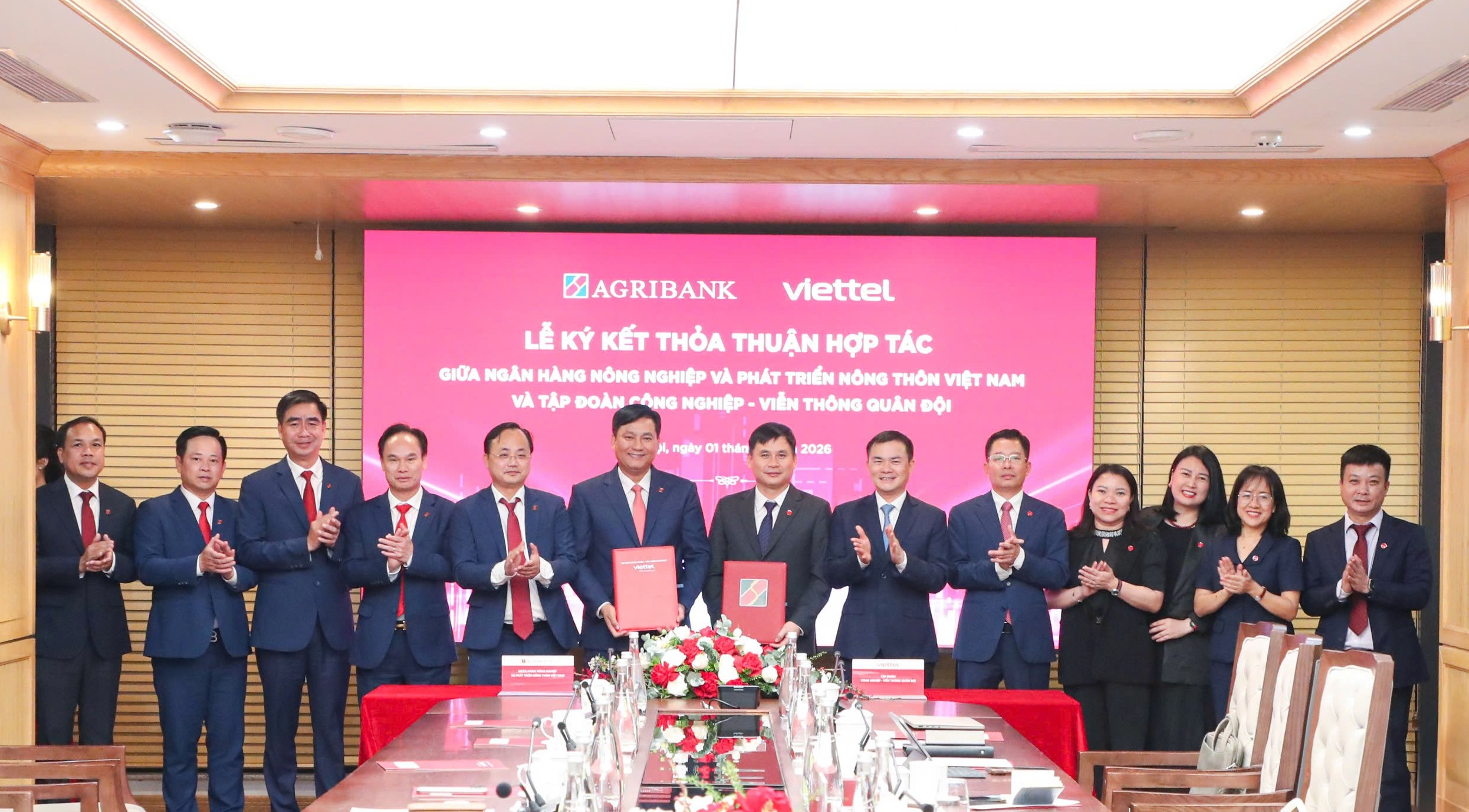 Agribank - Viettel hợp tác toàn diện, tăng tốc số hóa dịch vụ tài chính - Ảnh 1.