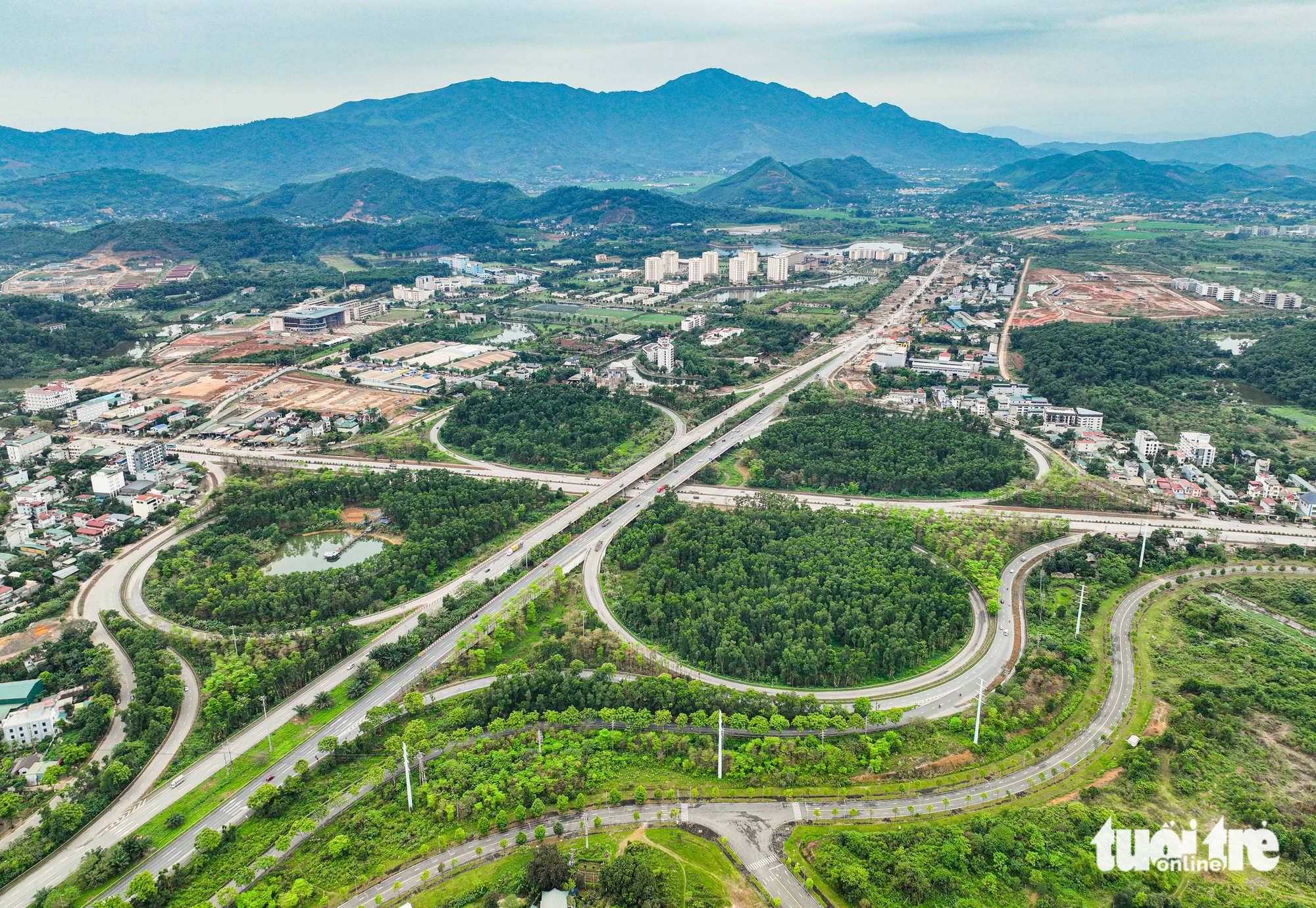 Công trường đại lộ Thăng Long rộng tới 180m và tuyến metro trị giá hơn 65.000 tỉ phía tây Hà Nội - Ảnh 2.
