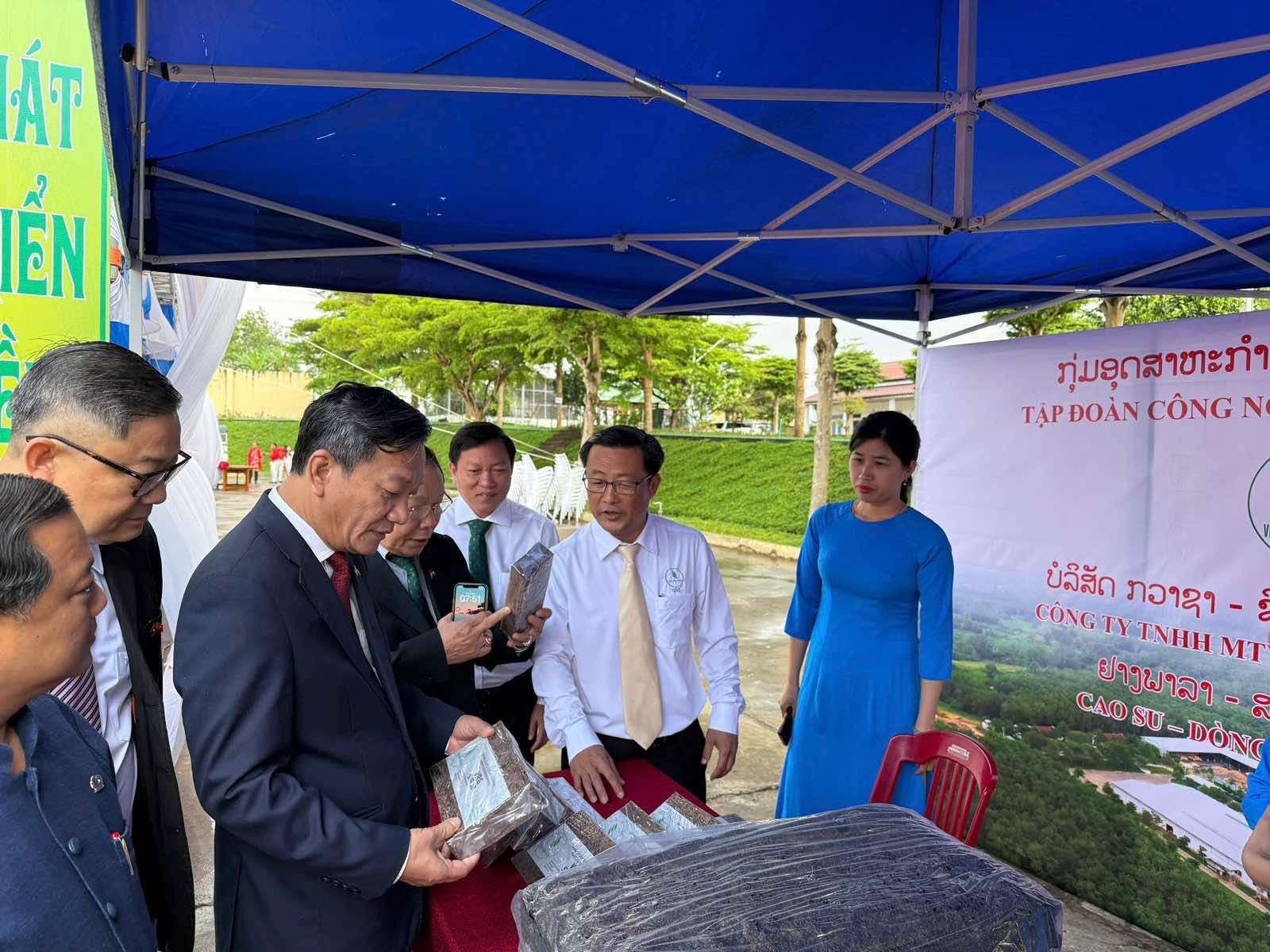 Các công ty của VRG tại Lào góp phần phát triển địa phương - Ảnh 2.