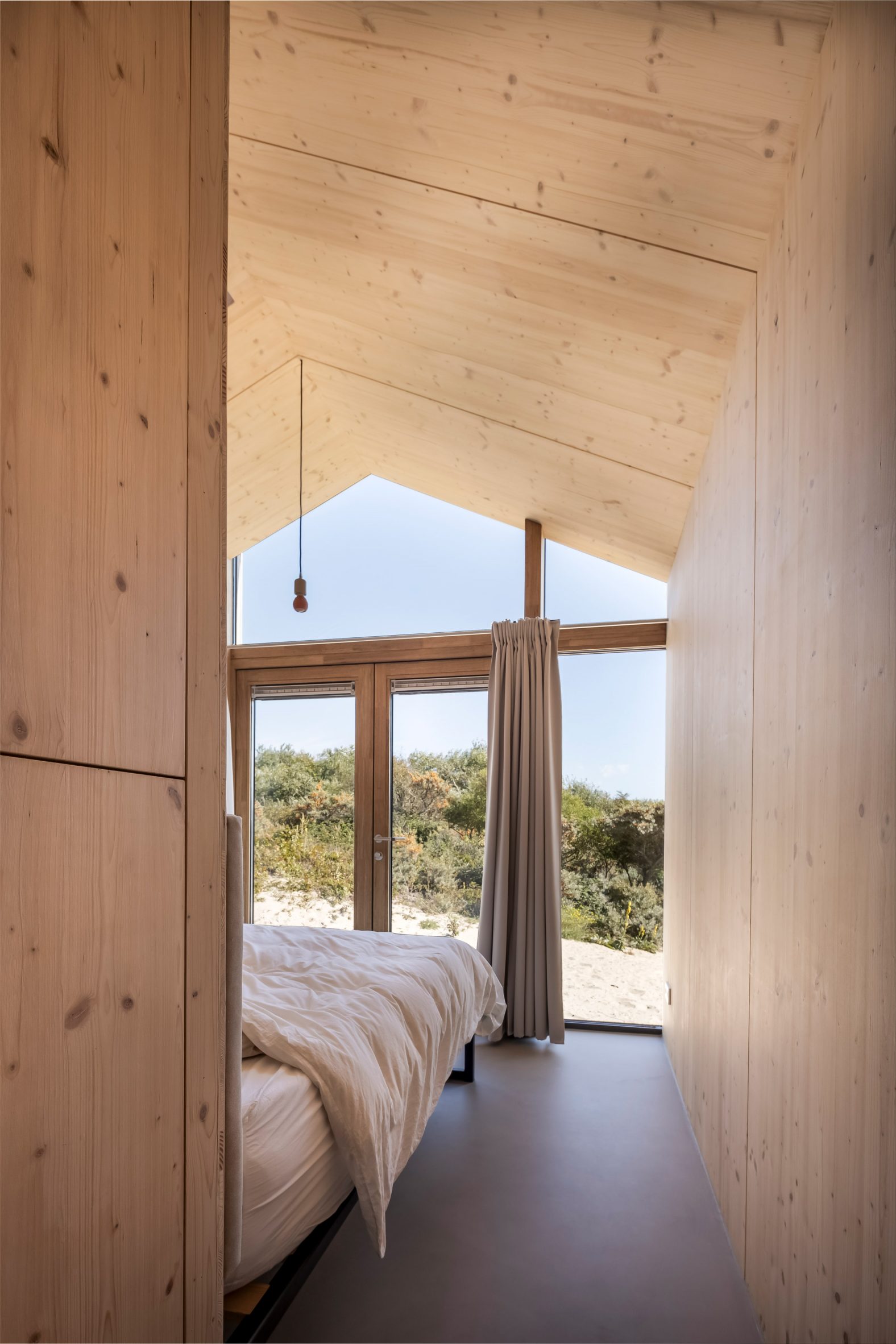 Ngôi nhà 'di chuyển cùng những cồn cát' - Ảnh 13.