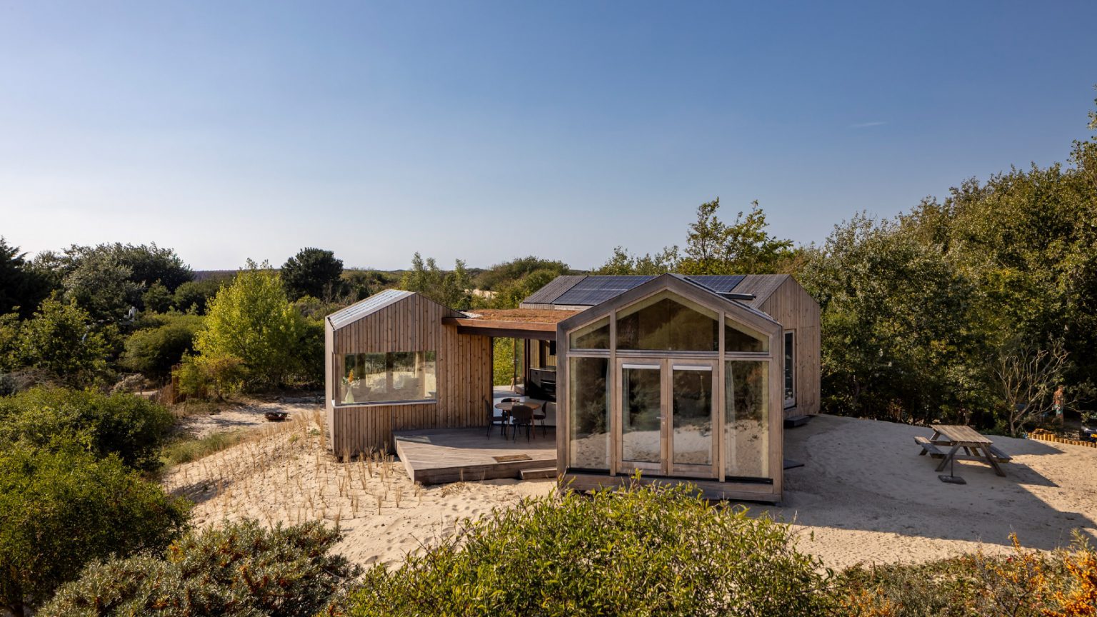 Ngôi nhà 'di chuyển cùng những cồn cát' - Ảnh 1.