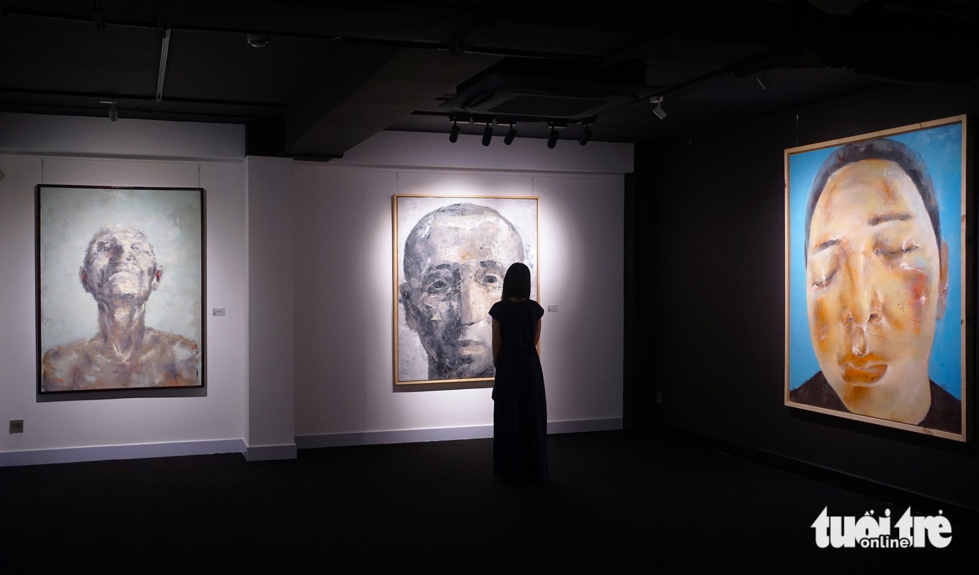 Giữa những mơ hồ, cuộc sống tiếp diễn - Ảnh 4.