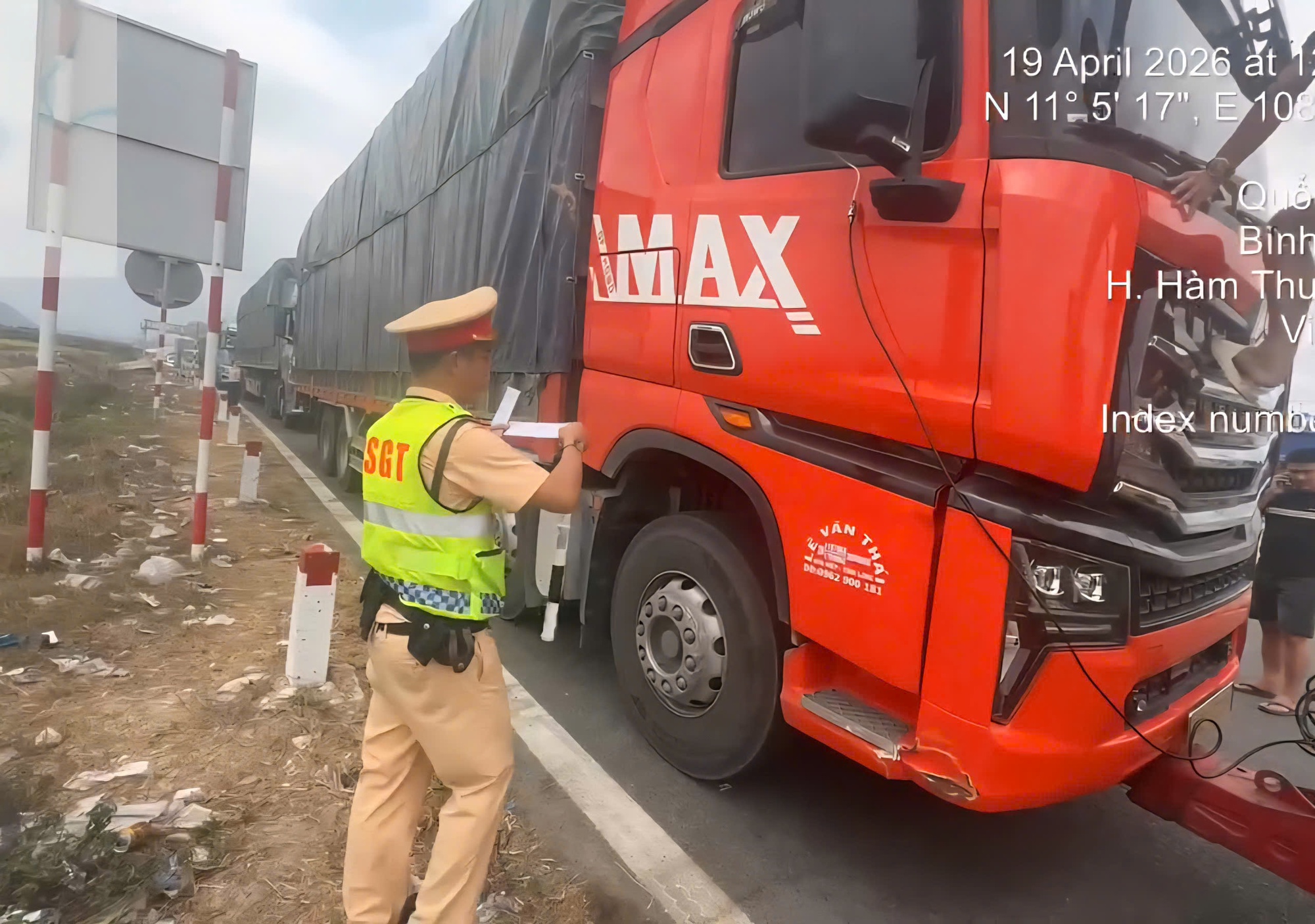 Xe tải 'khủng' vi phạm luật giao thông trên cao tốc: Bài học đắt giá cho cả tài xế và chủ xe