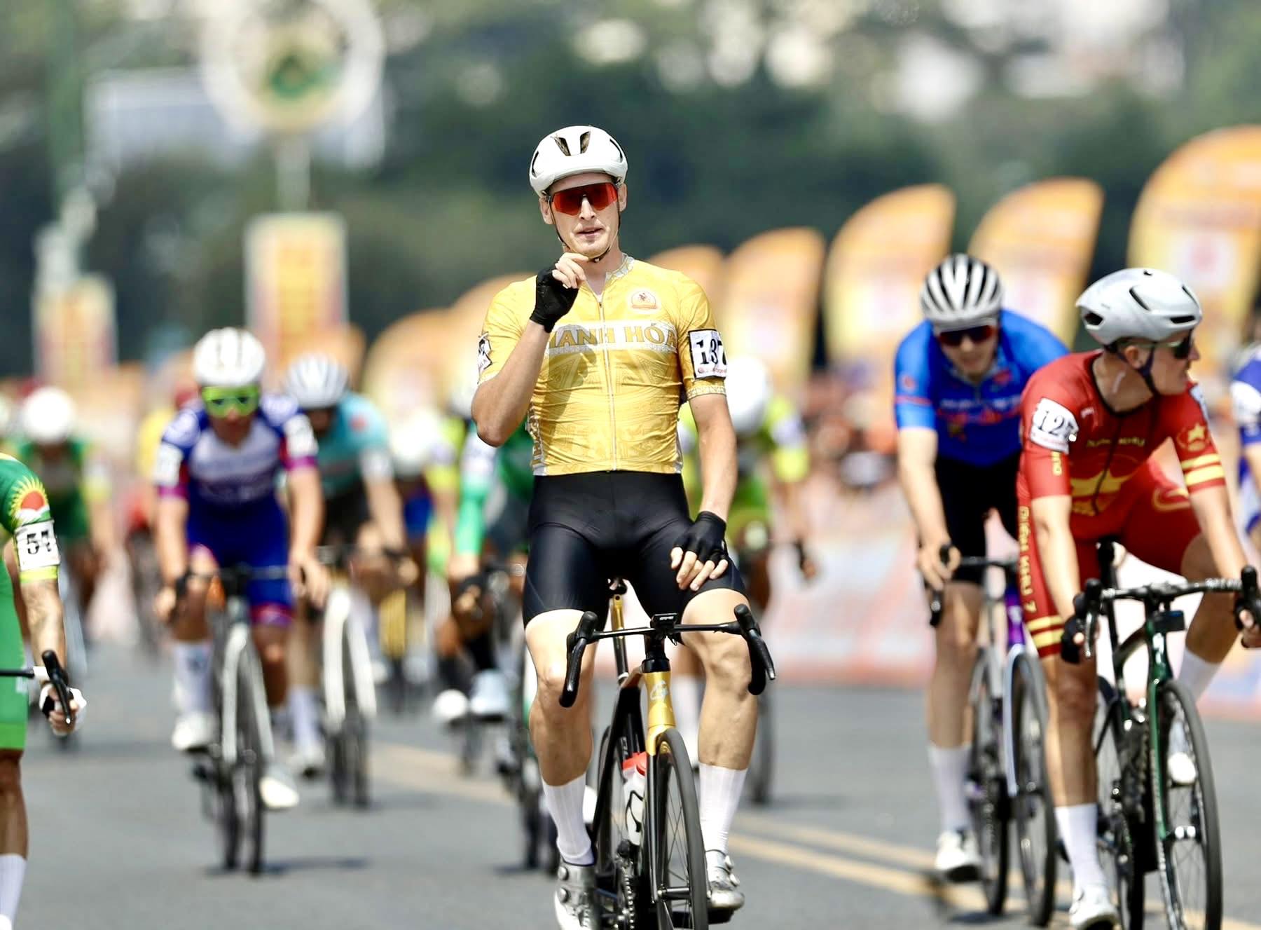 Cúp truyền hình - Ảnh 1.