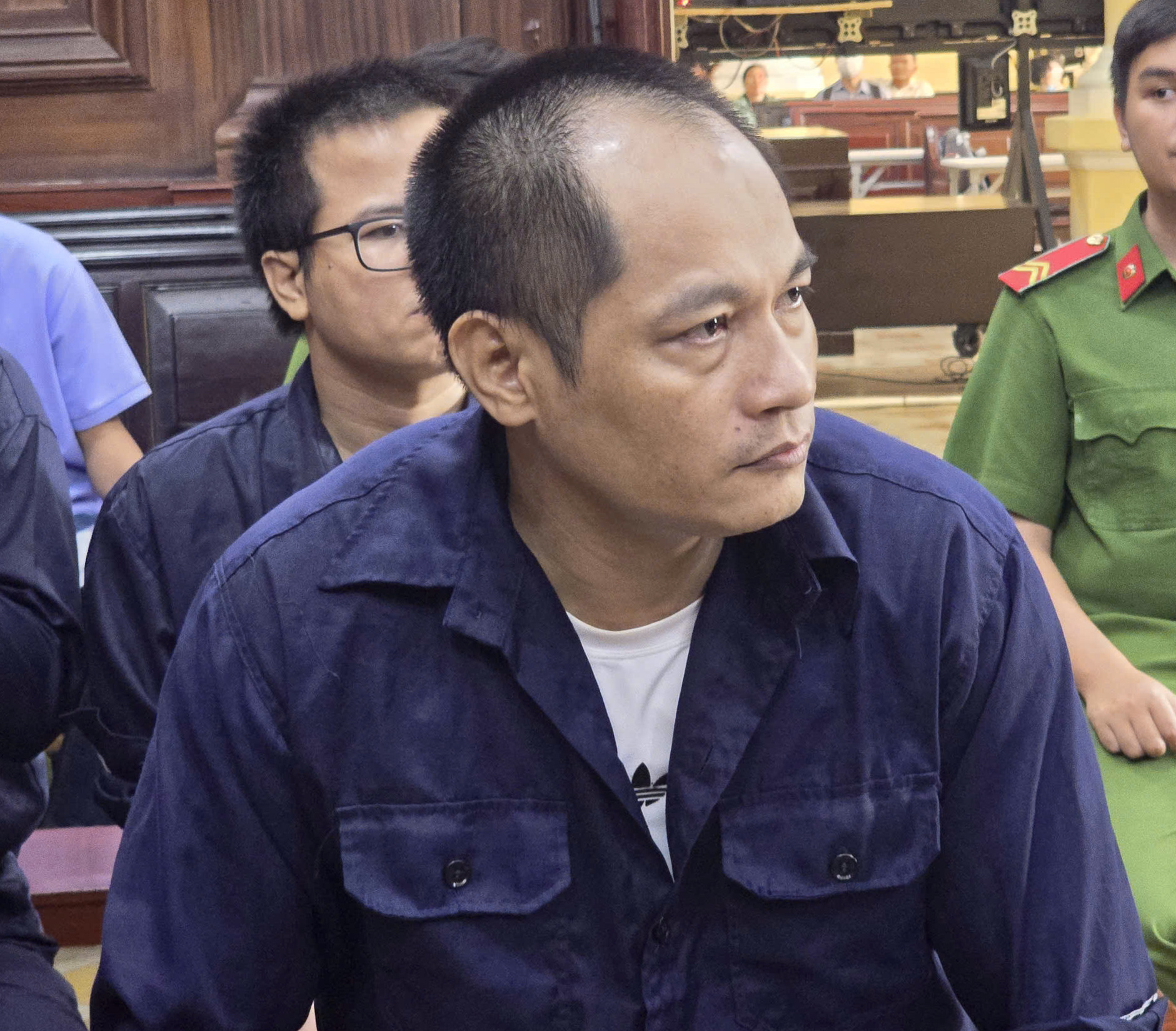 Chủ cửa hàng xe máy Tân Tiến và đồng phạm bị xét xử về tội lừa đảo chiếm đoạt tài sản