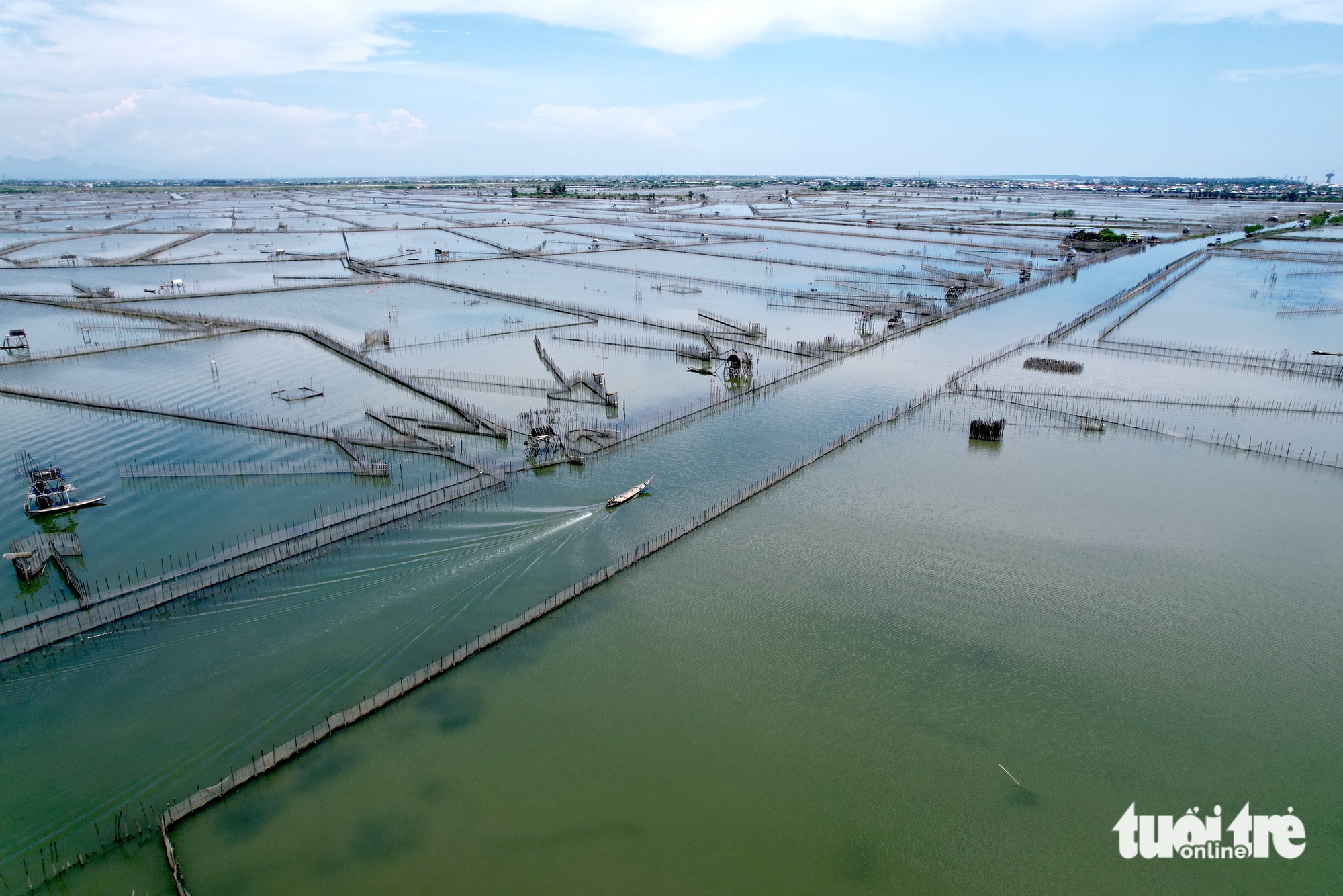Những ngày nắng gắt, về đầm Chuồn tận hưởng không gian mênh mông, mát lành - Ảnh 1.