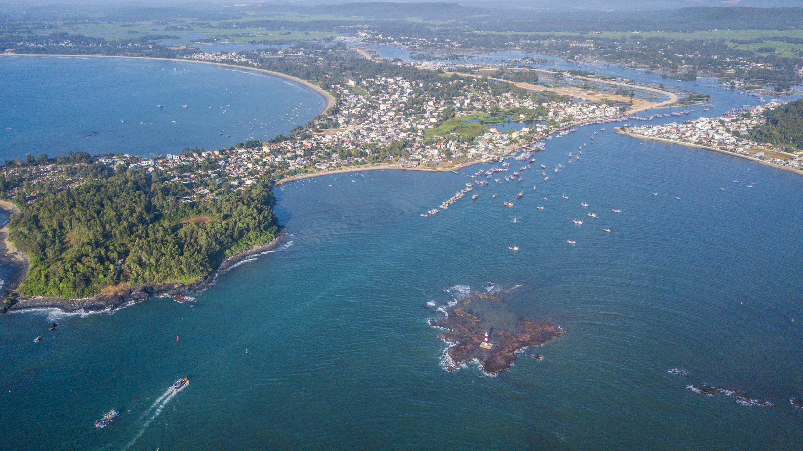 Đề xuất xây kho xăng dầu gần 5.000m³ gần cửa biển Sa Kỳ - Ảnh 1.