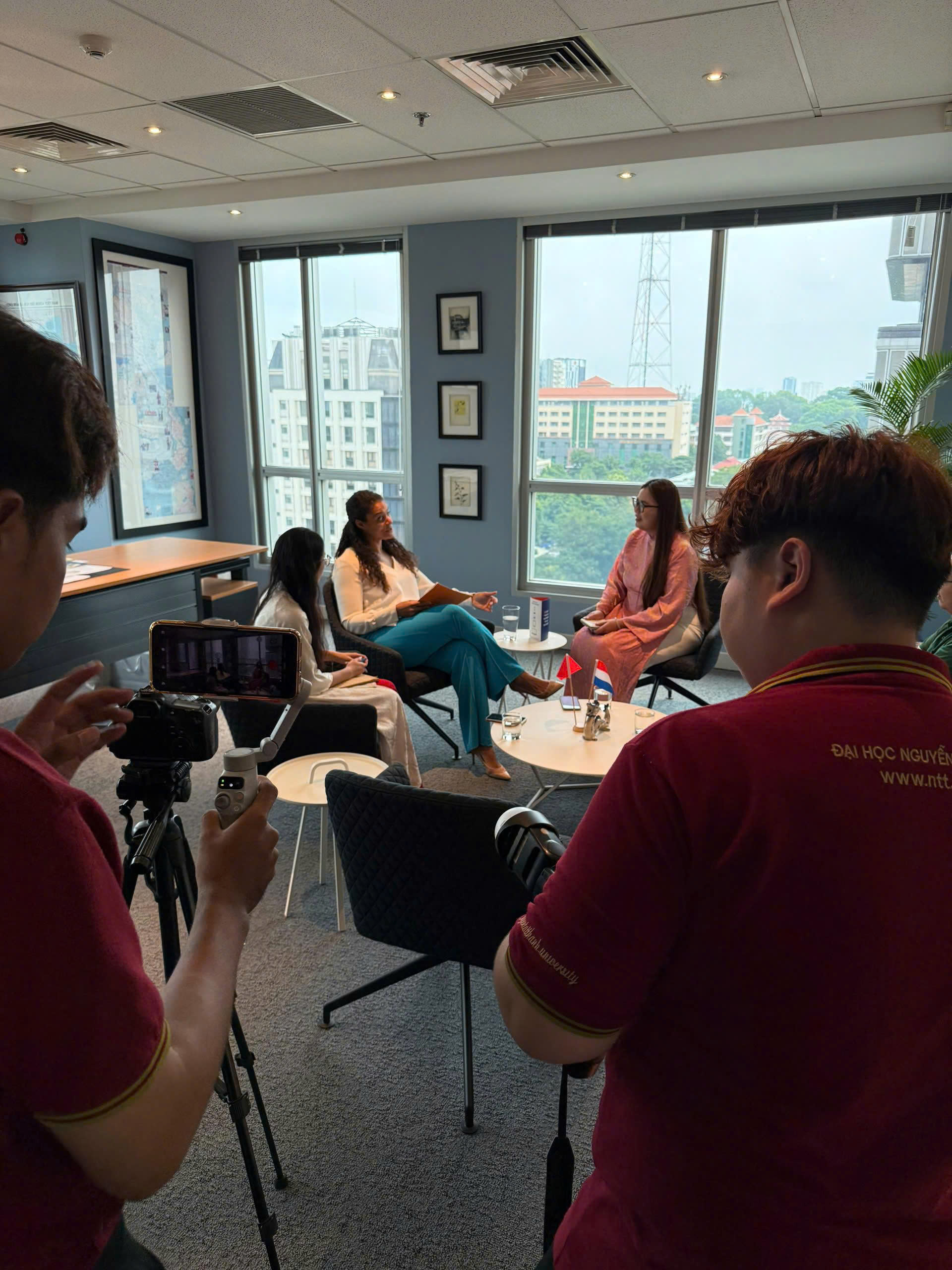 Vietnamese youth well positioned for global change: Dutch consul general - Ảnh 3.