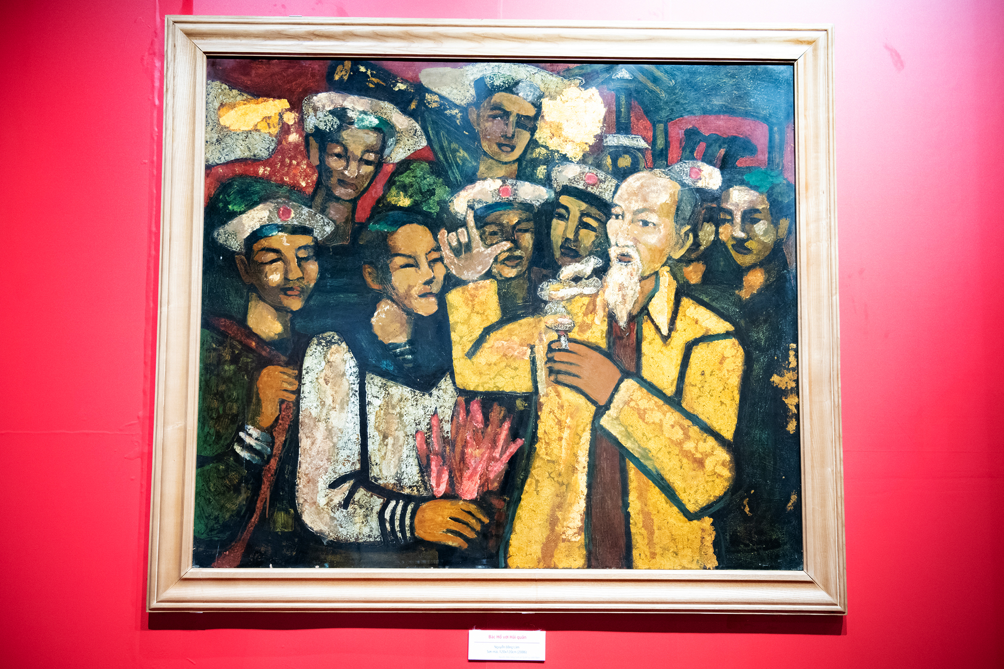 Xem tranh sơn mài về 'Quê hương và người chiến sĩ' dịp kỷ niệm 30-4 - Ảnh 5.