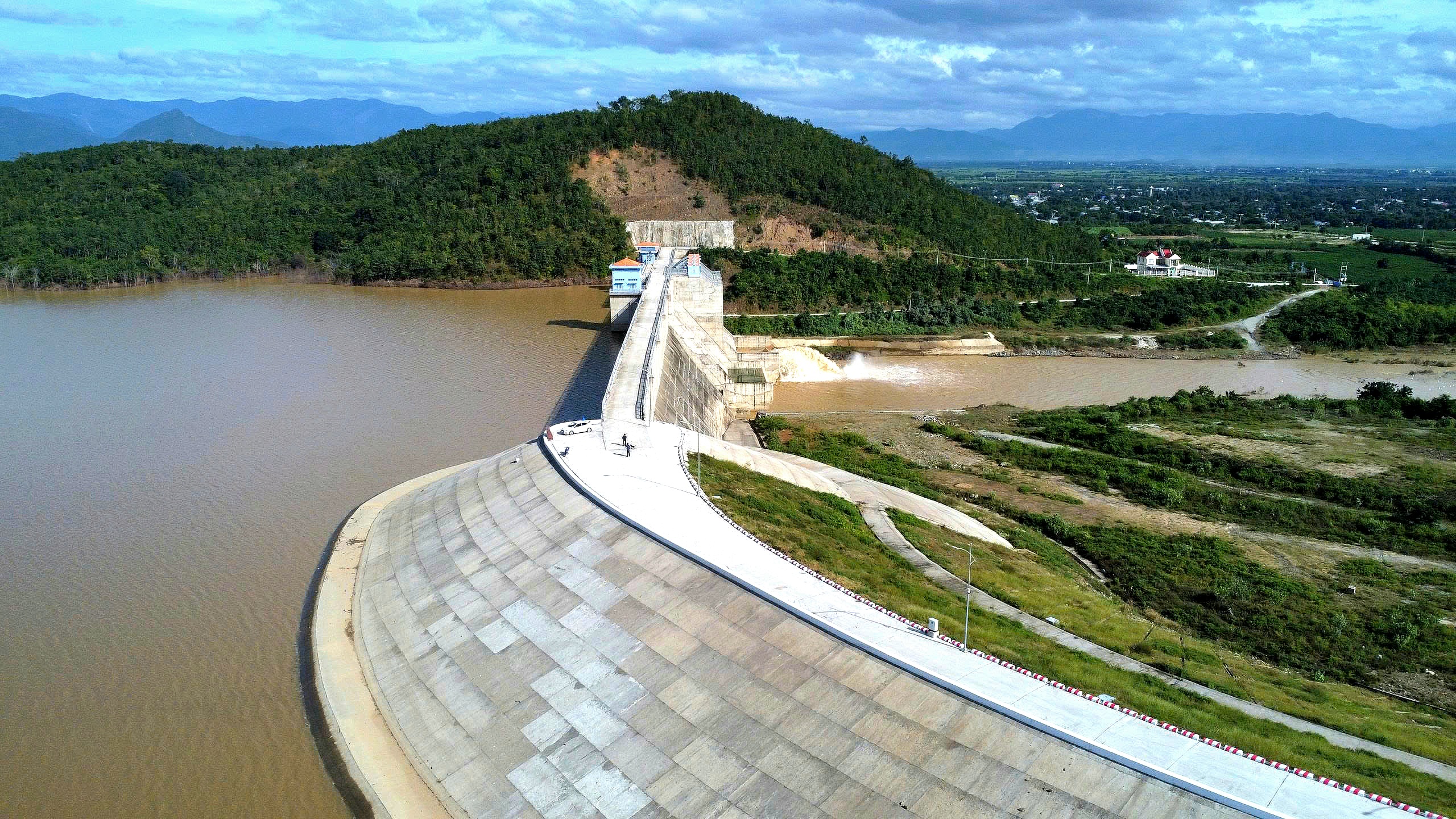 Vẫn chưa có kết luận nguyên nhân rò thấm nước đập hồ Sông Than - Ảnh 1.